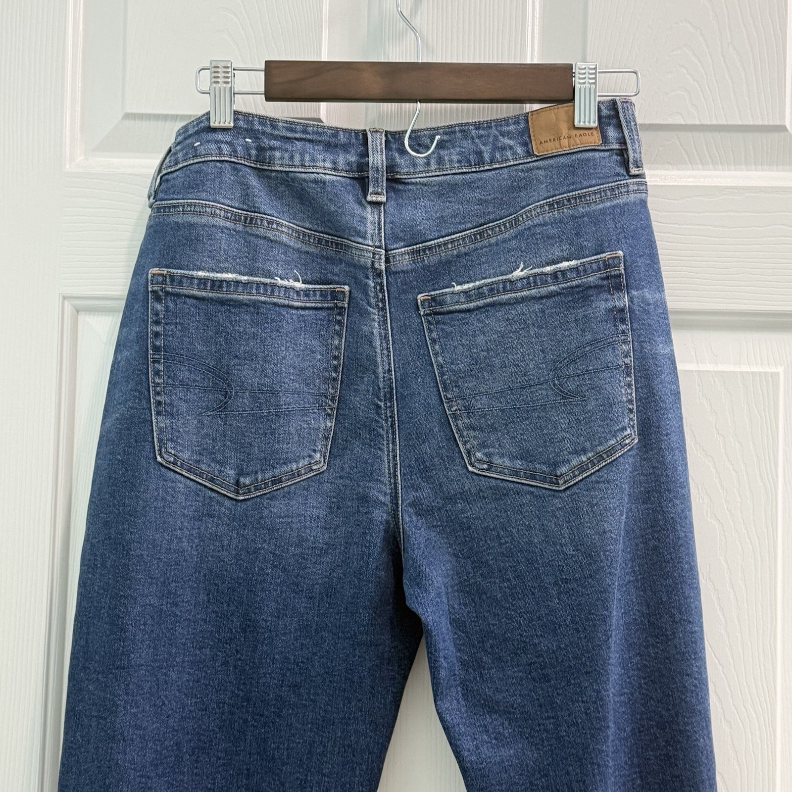 NEW American Eagle Women’s Size 6 Regular Strigid Mom Jeans Blue Denim
