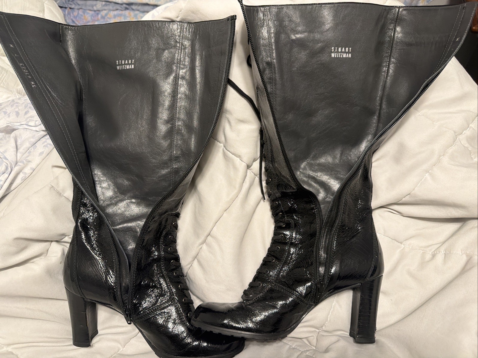 STUART WEITZMAN $695 FAB BLACK PATENT LEATHER TALL SEXY LACE UP BOOTS SZ 7