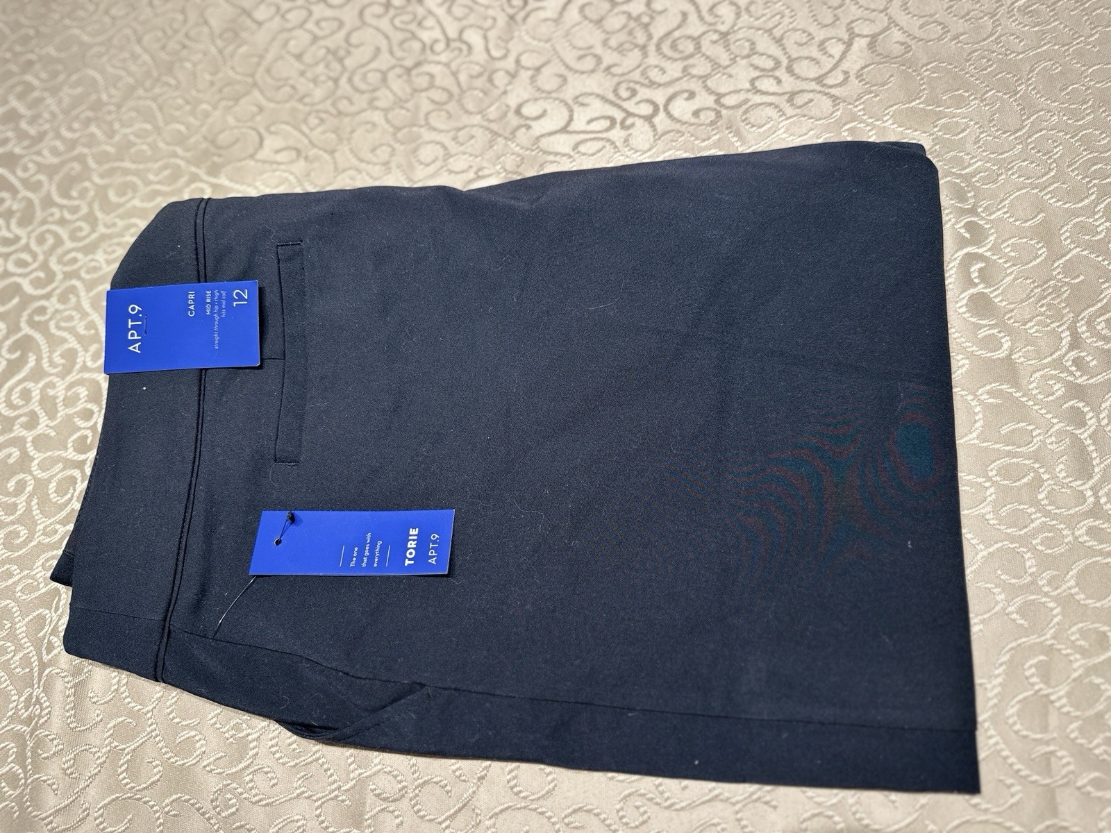 Apt. 9 Women’s Black Mid Rise Straight Fit Capri Pants Easy Care 22″