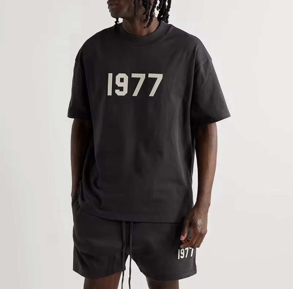Essentials 1977 Men’s Black Logo Graphic Print Crew Neck Short Sleeve T-Shirt