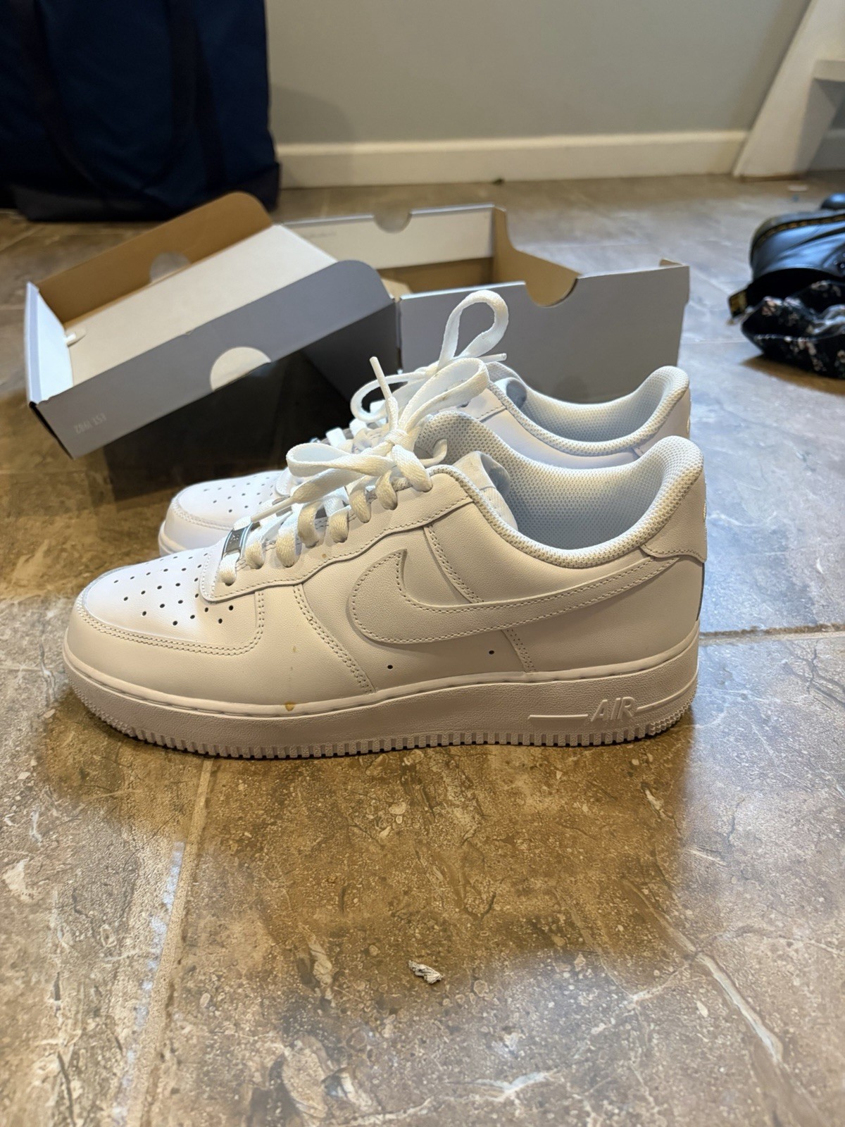 Nike Air Force Size 9.5 1 ’07 Low Top Triple White Men’s Sneakers CW2288-111