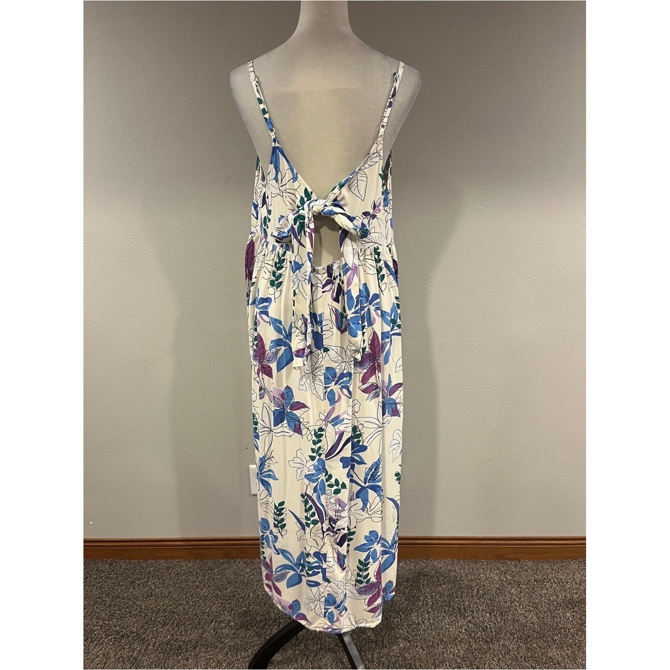 Isabel Floral Maxi Dress with tie back size extra large