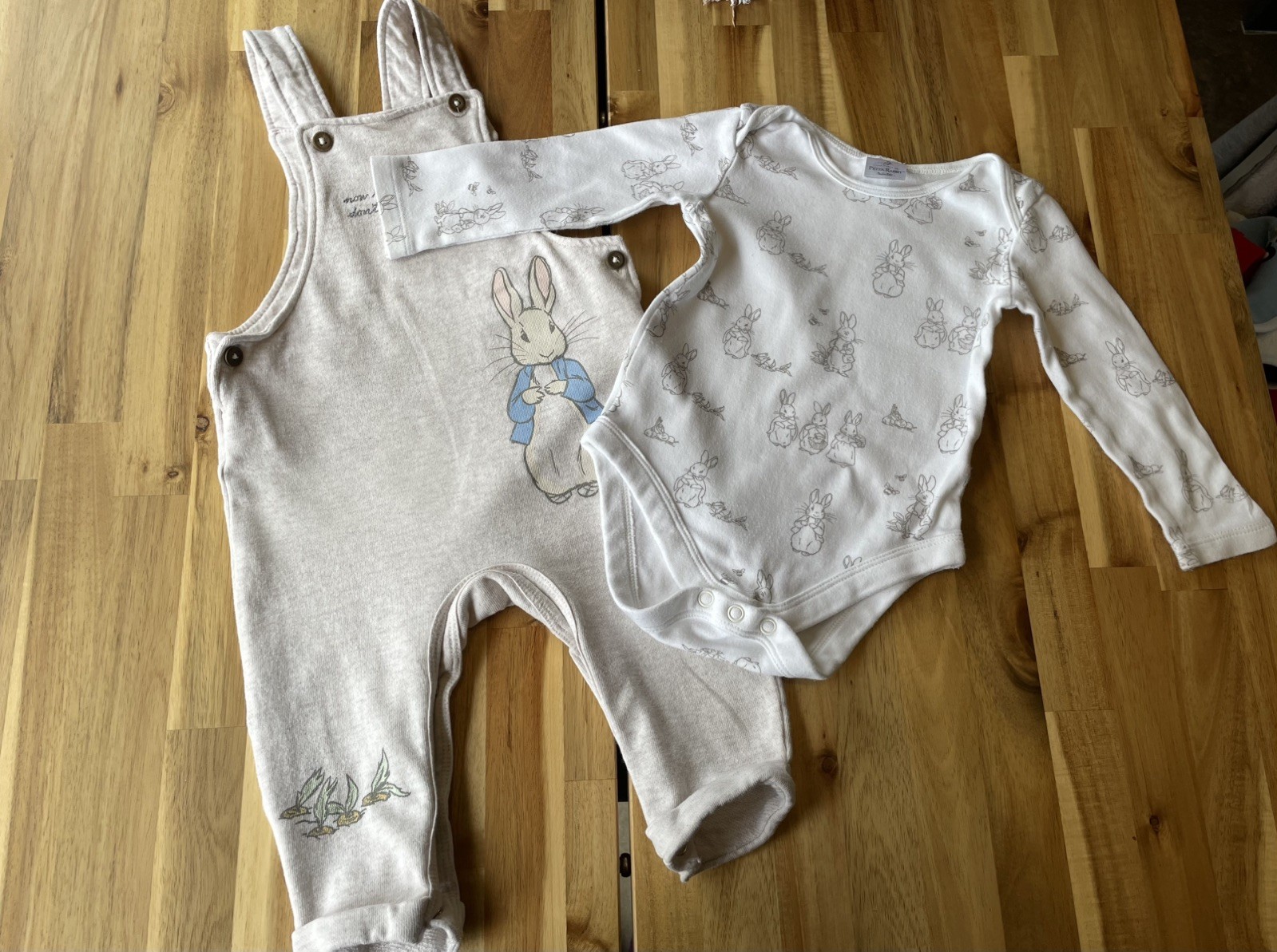 Peter Rabbit Two Piece Beige Unisex Baby Dungarees Size 6-9 Months