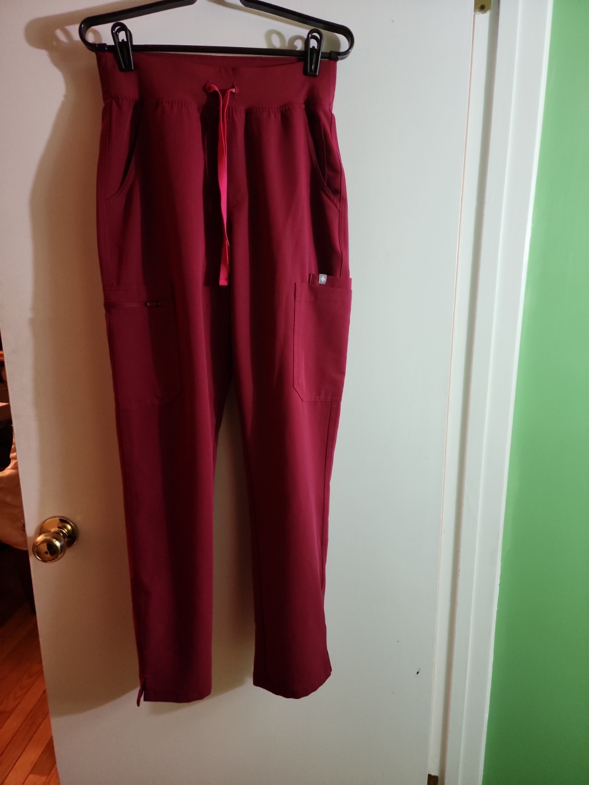 NWOT! Figs Technical Collection Yola Dark Magenta Skinny Cargo Scrub Pants Sz S