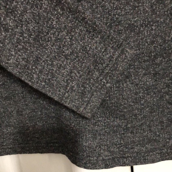 Tommy Bahama sweater size Medium two tone gray. cotton polyester blend