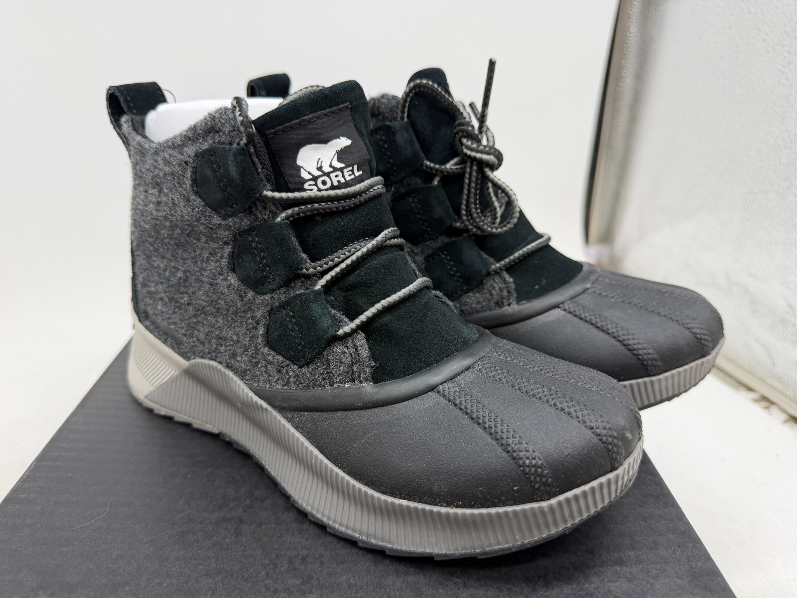 Sorel Out N About III Classic Waterproof Duck Boot Womens Gray Lace-Up Shoes – 6