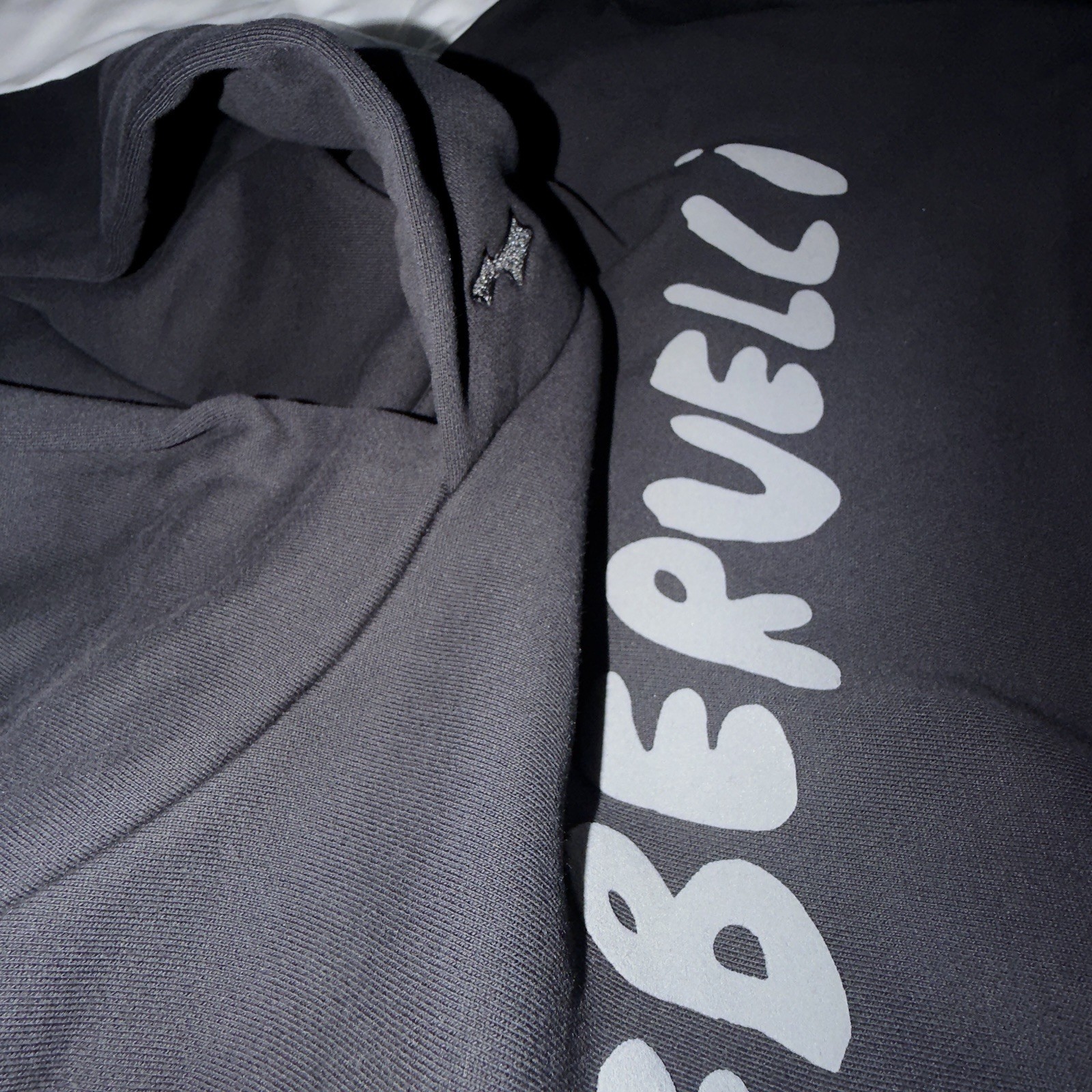 SKYLRK Biebervelli Men’s M Black Cotton Fleece Pullover Hoodie Logo Pockets