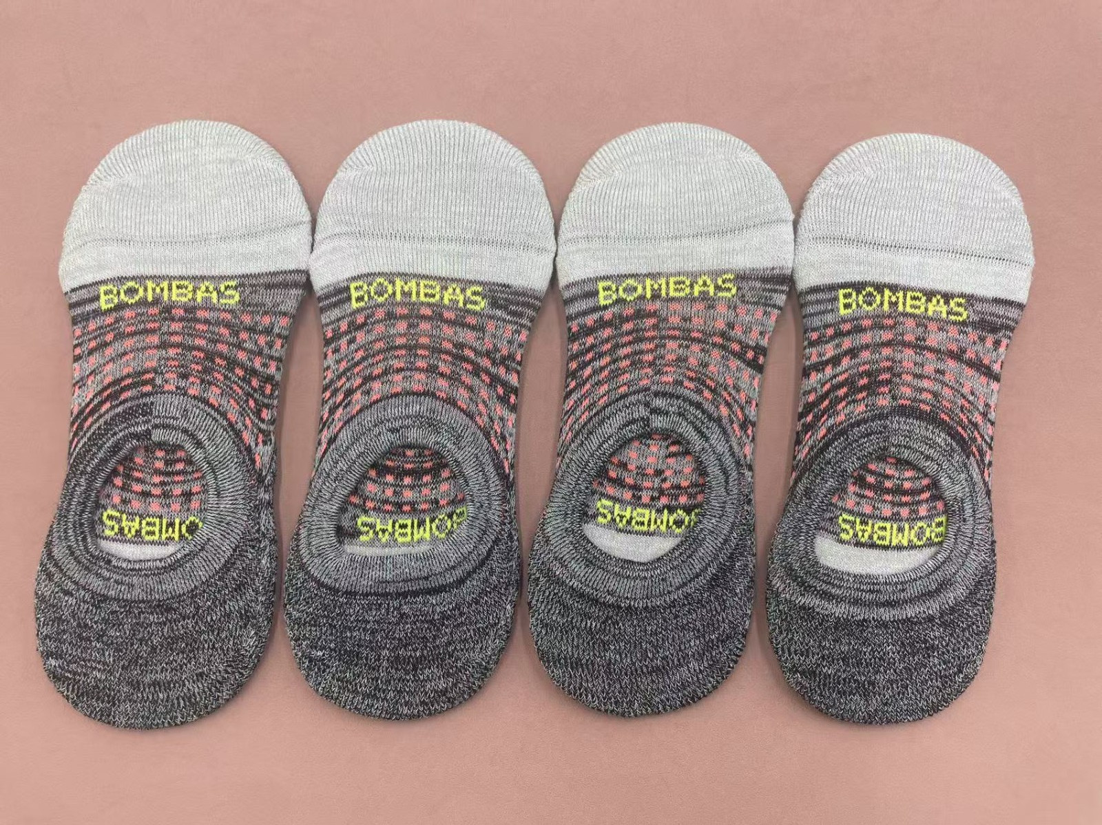 4 pairs Bombas Women’s Marl Cushioned No Shows Socks Size small Camouflage grey