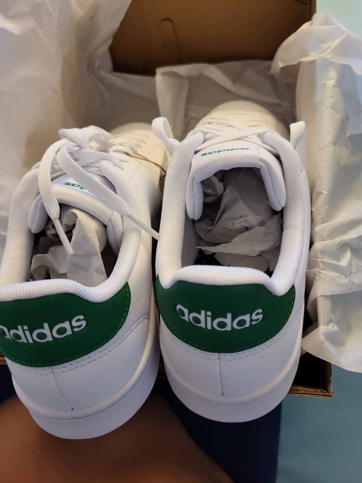Adidas men Advantage Shoes White / GREEN size 10. Brand New