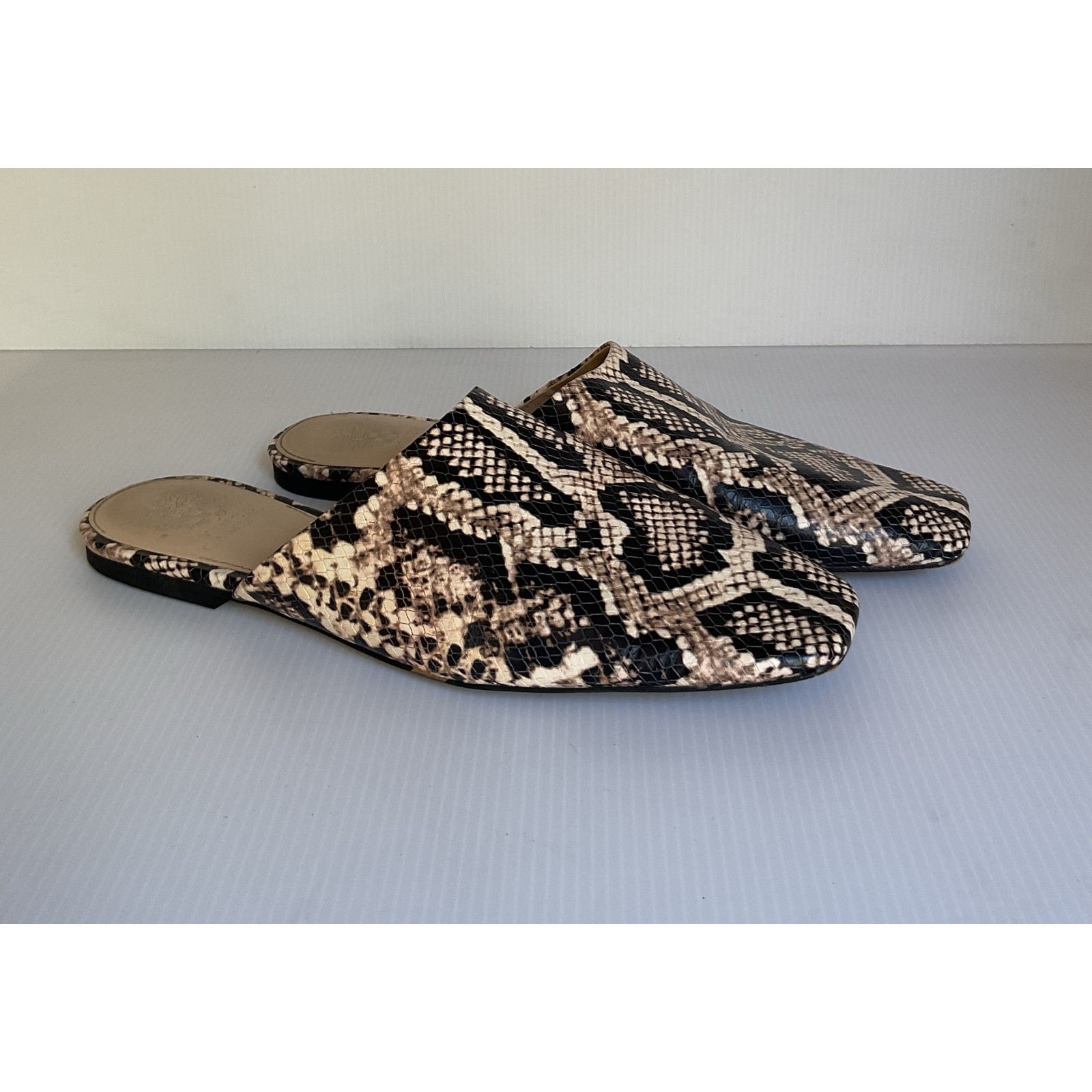 Vince Camuto Women’s Snake Print Leather Mules Size 9 Office Chic Trendy mules