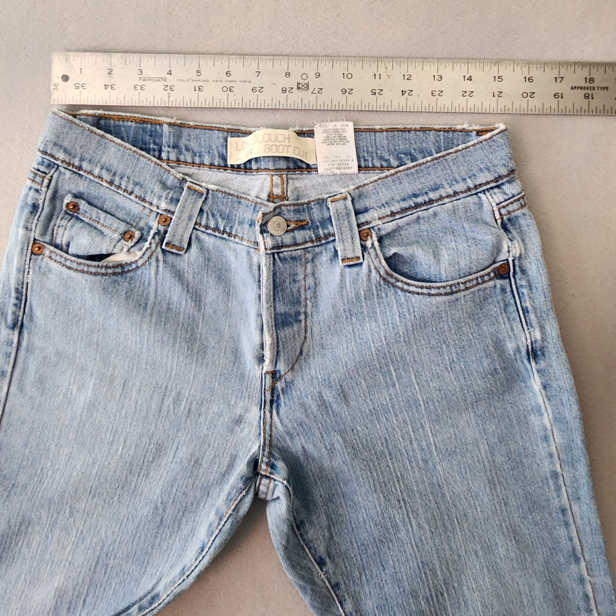 VTG Levi’s Button Fly Slouch Boot Cut Jeans Junior women’s Size 9 Low RIse