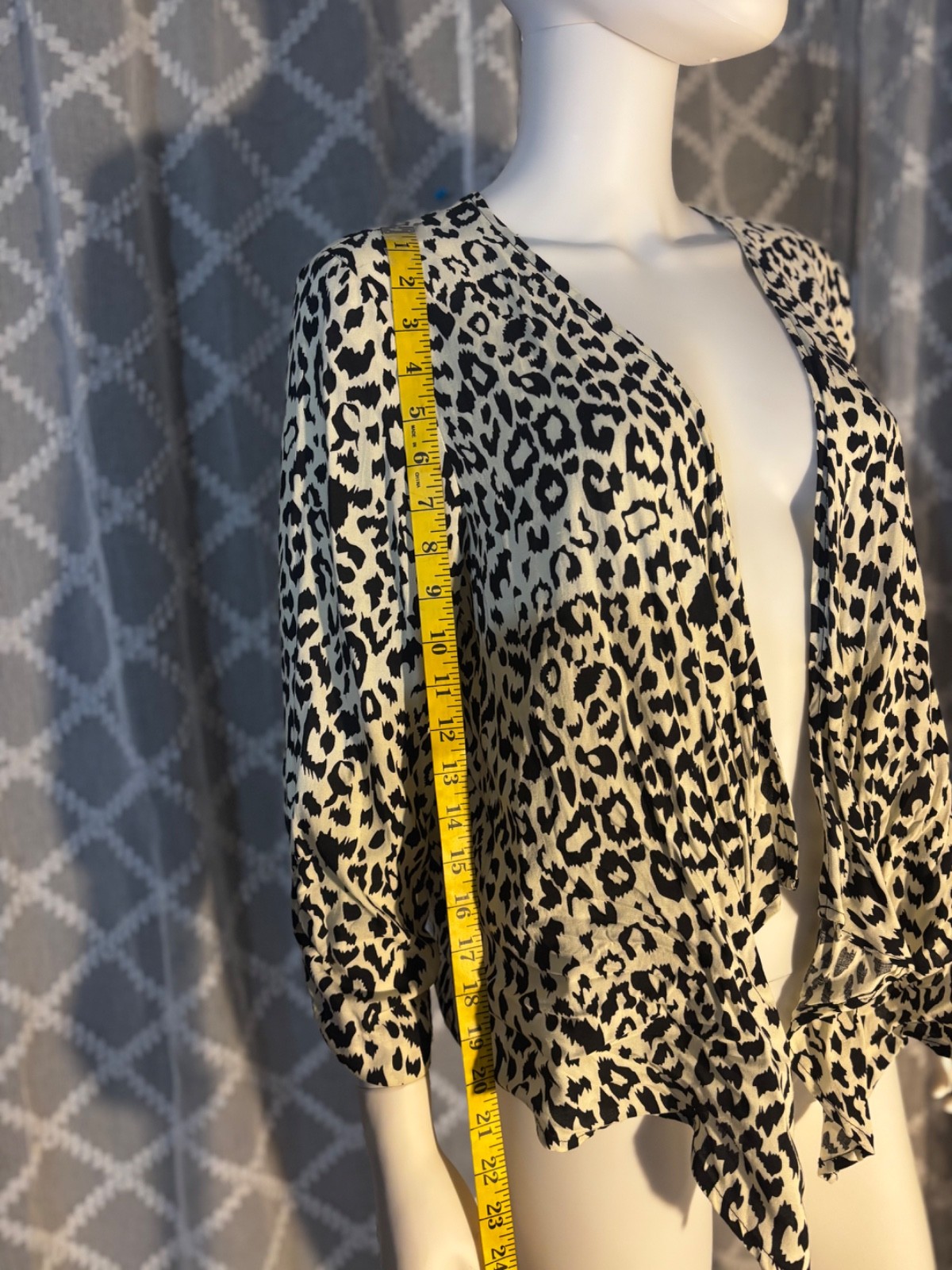 Womens Maurices Cheetah Print Open Pullover Long Sleeve Tie Front Top Size M.