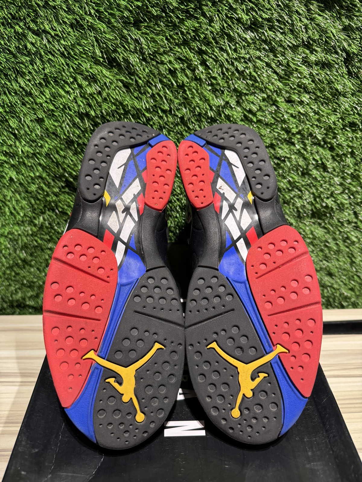 Size 7.5M/9W – Jordan 8 Retro Playoffs (2023) Sz 7.5M 305381-062 Pre-Owned