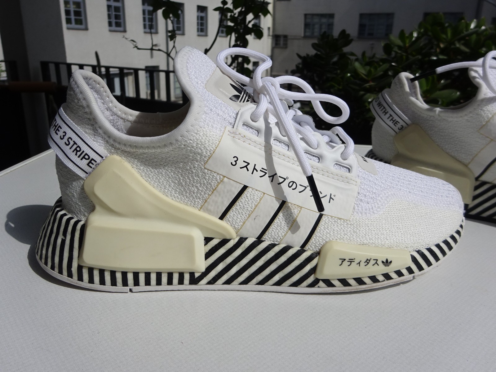 Adidas FY2108 NMD R1 V2 Dazzle Pack Cloud White trainers size 37 1/3 (UK4.5) for new