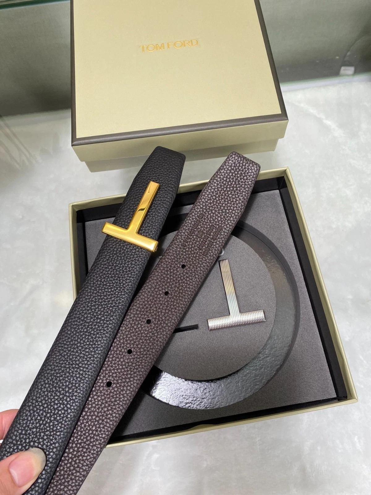 TOM FORD Reversible Black/Brown Leather T Logo Belt Men’s new.