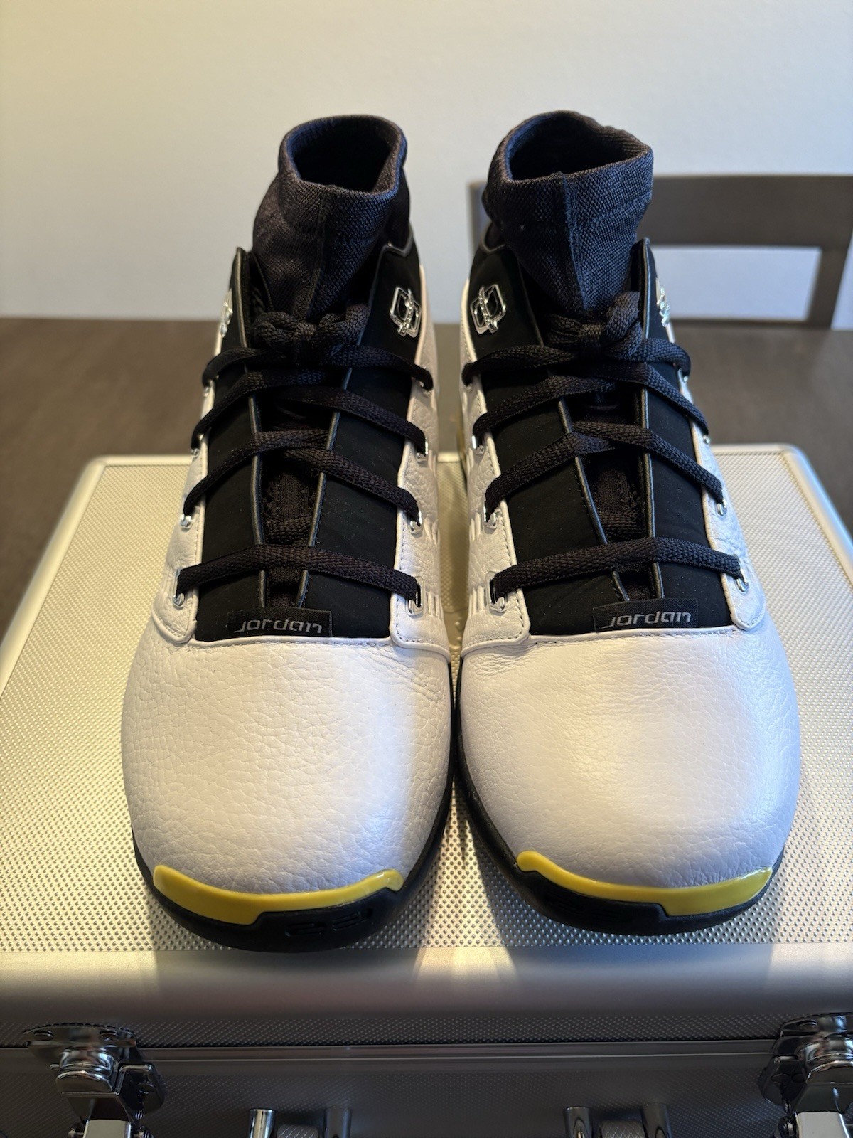 Air Jordan 17 Retro “LIGHTNING” 2024 – Size 10.5