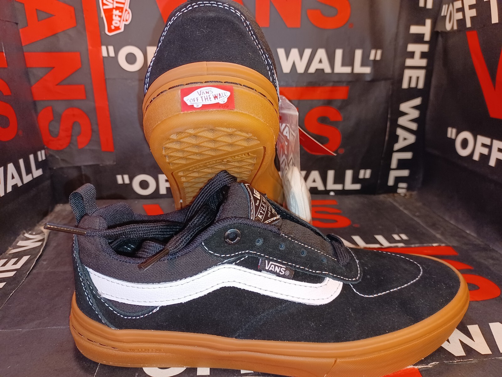 Vans Berle Pro Black/Gum White Men’s 6.5/Women’s 8 Extra Laces [VN0A2XSGB9M]