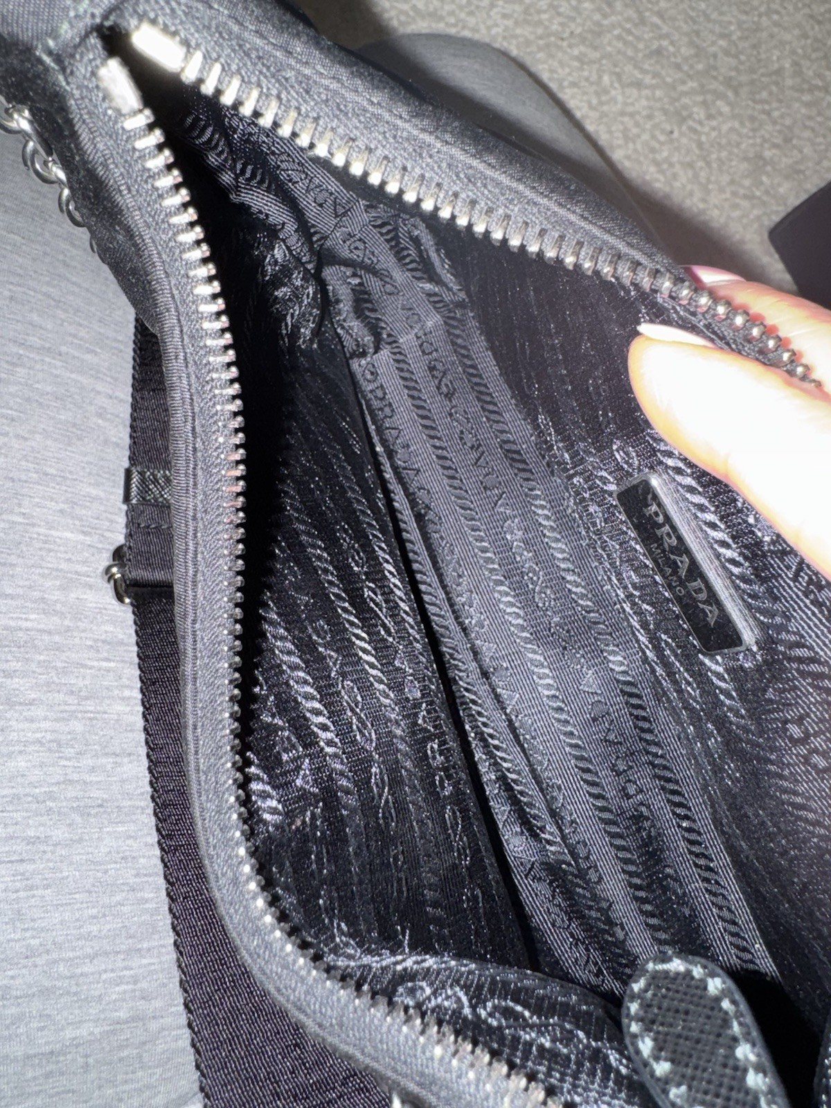 BRAND NEW Prada Re-Edition 2005 Nylon Shoulder Bag – Black/Silver
