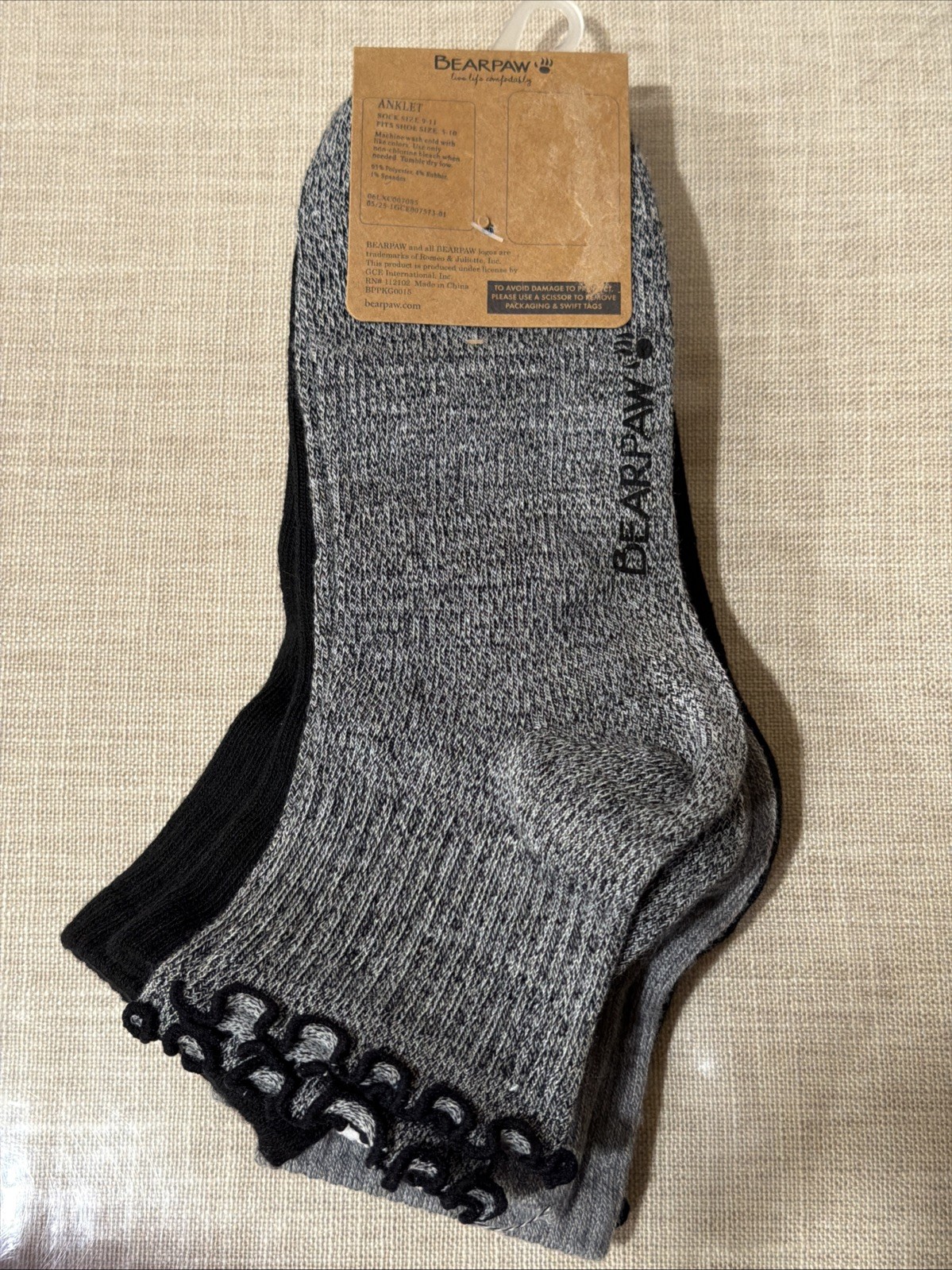 BEARPAW Super Soft Ruffle Support Anklet Socks Black/Grey/White – 5 Pair