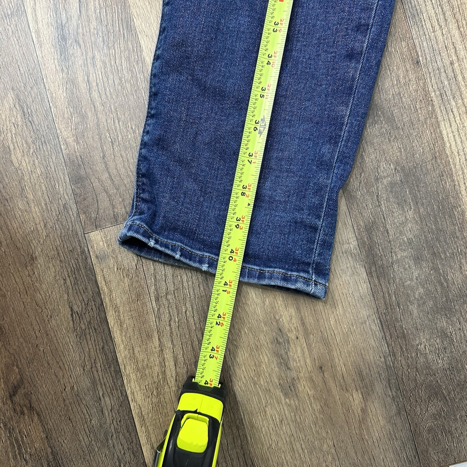 Hudson Women’s Flap Pocket Medium Wash Skinny Jeans Style WM422DDA Size 33