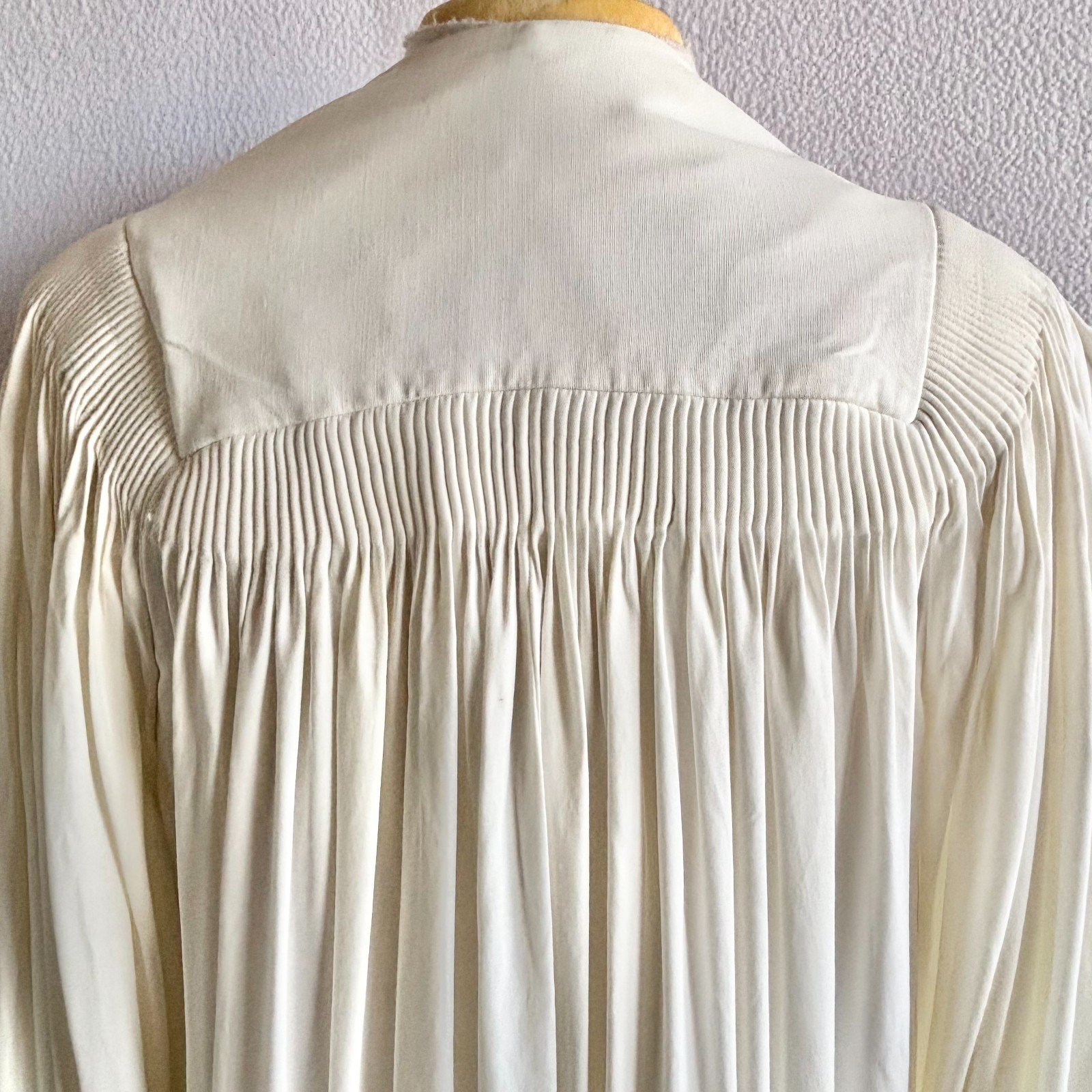 Vintage White Rayon Acetate Graduation or Choir Robe