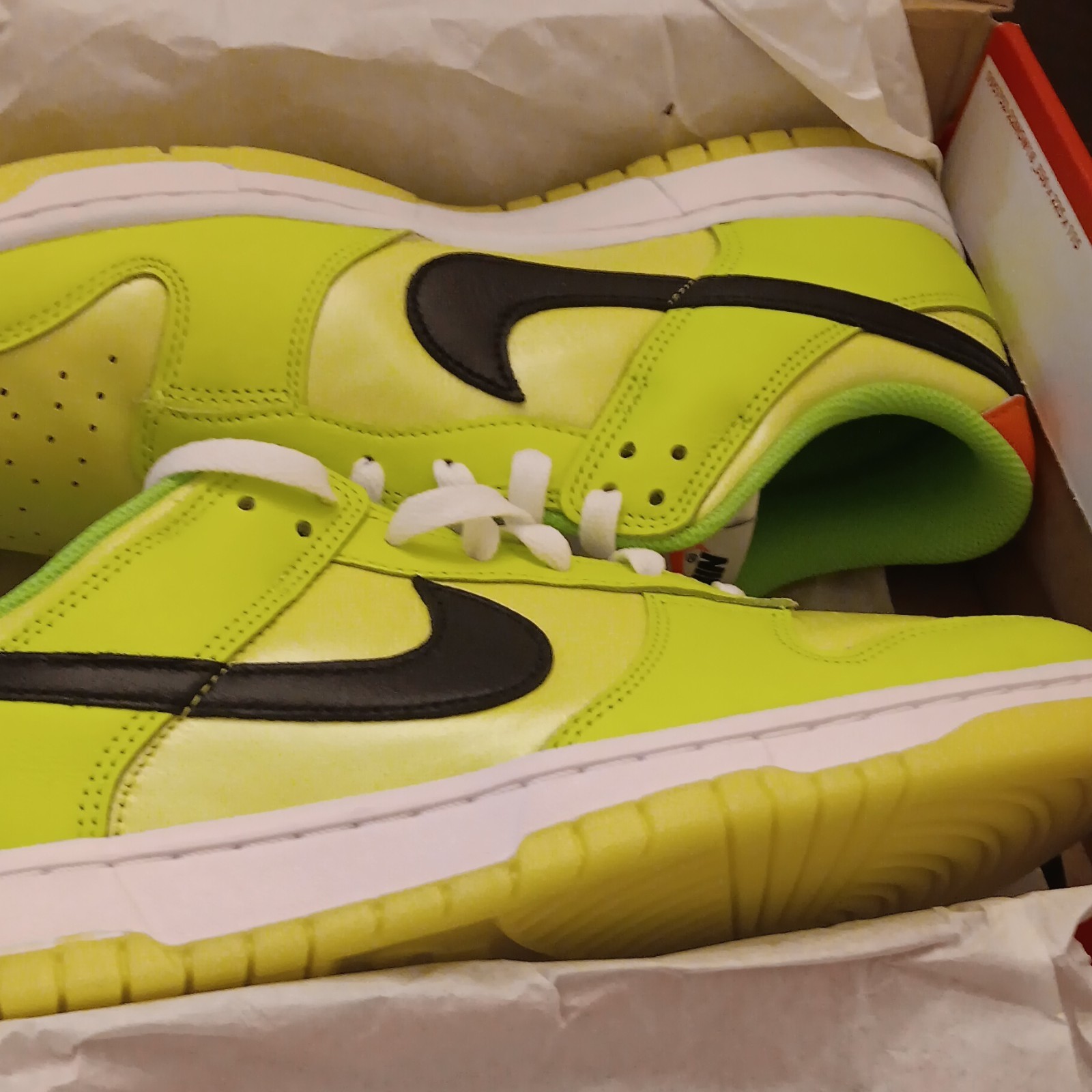 Nike Dunk Low SE Volt/Black/Total Orange Low Top Leather 2023 FJ4610-702