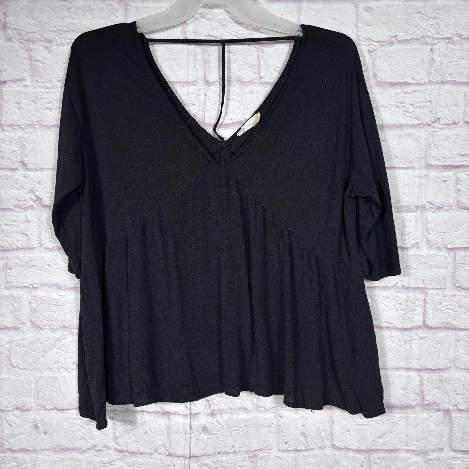 Altar’d State Women’s Black V-Neck Top Medium