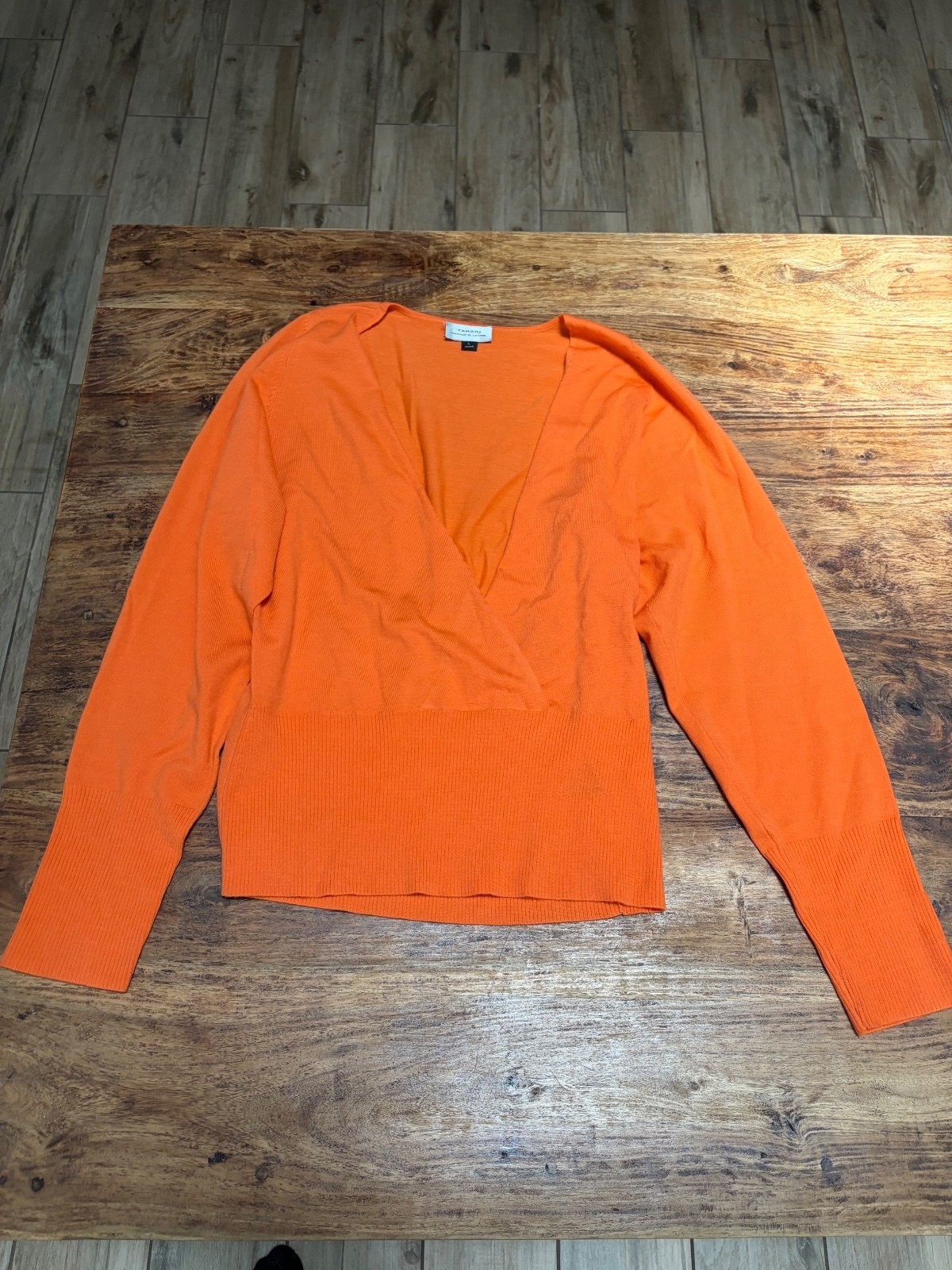Tahari Arthur S. Levine Women’s Orange Long Sleeve V-Neck Sweater Size L
