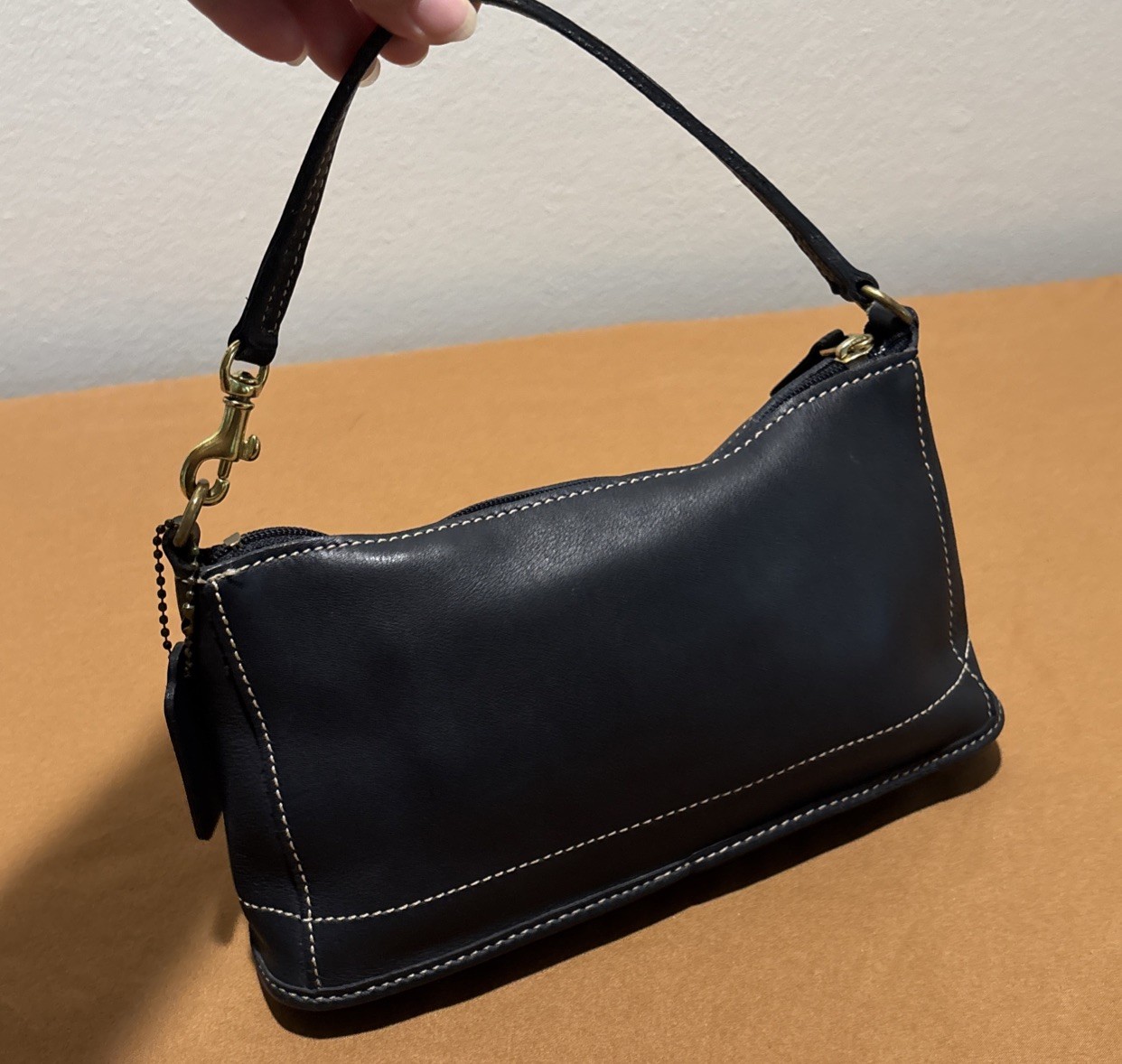 Authentic Coach B0P-9311 Black Leather Vintage Bleecker Demi Zip Shoulder Bag