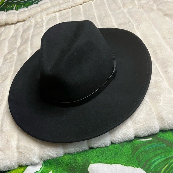NWT Urban Outfitters OSFM Black Wide Brim Casual Festival Summer Midwest Hat