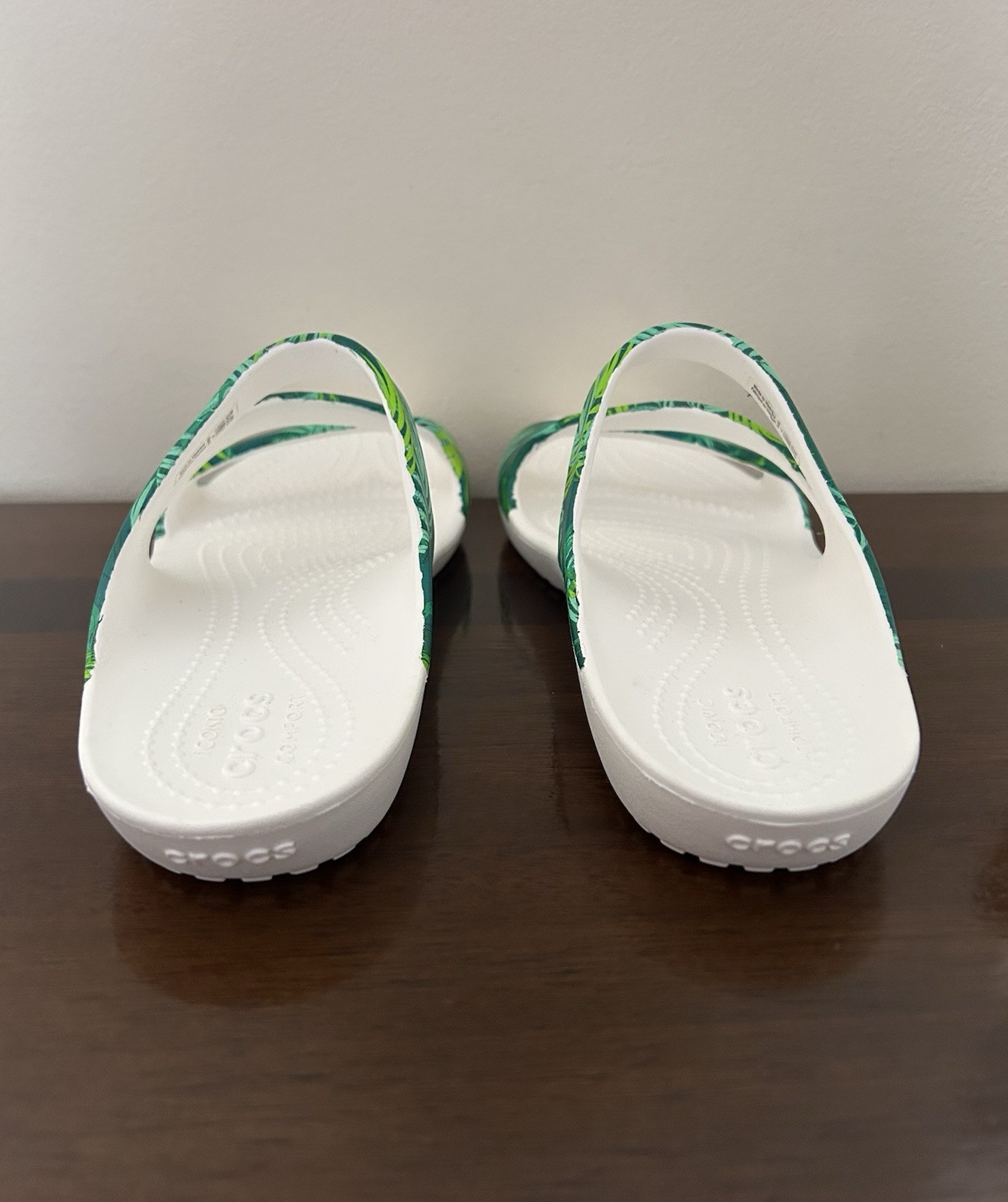 CROCS Kadee II Tropical Leaves Women’s Sandal Size 7 Slides Slip On Sandals