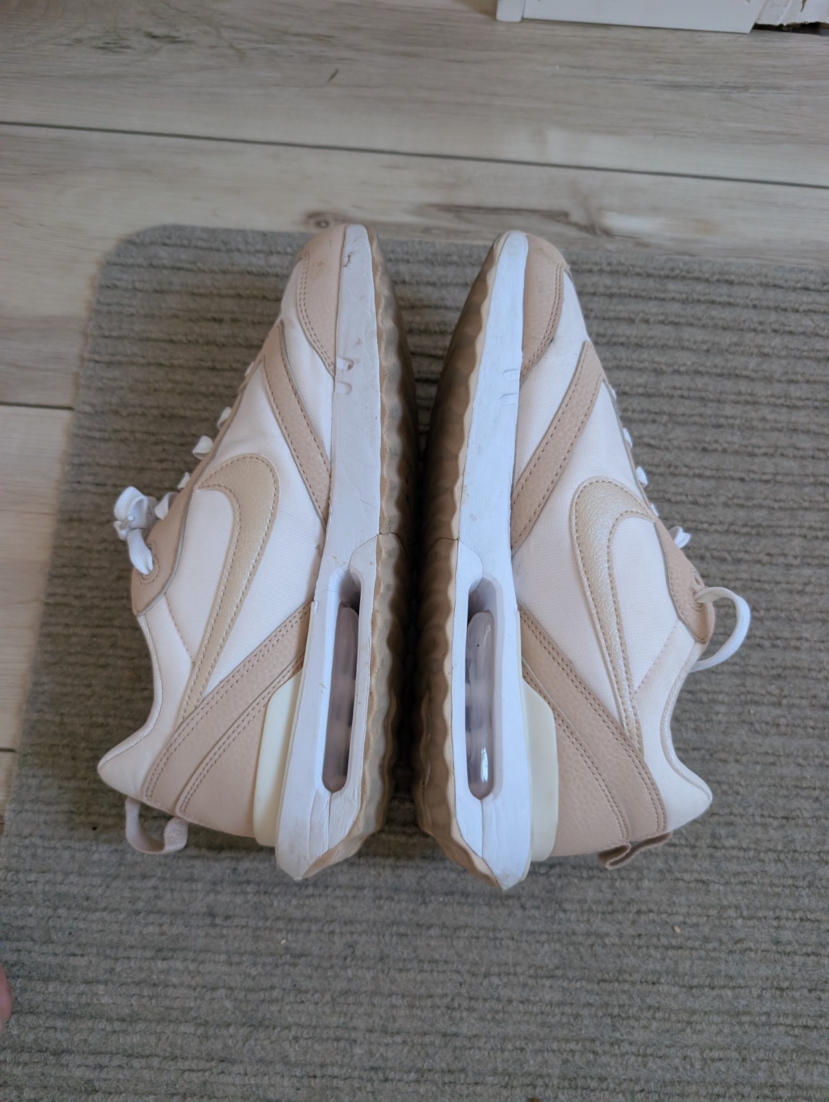 Nike Air Max Dawn Low Top Lace-Up Mesh Sneakers Light Soft Pink/White DR2395-600