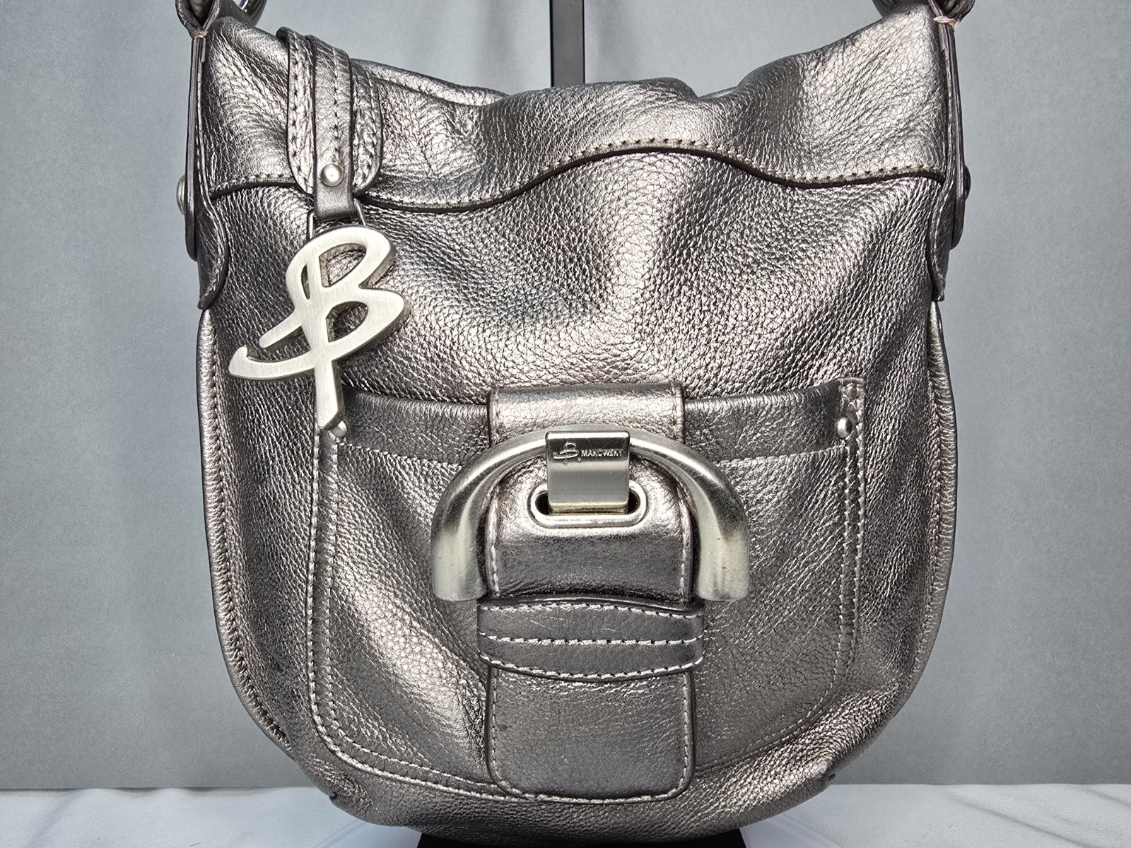 B. Makowsky Silver Pebbled Shoulder/Crossbody Bag Detachable Strap Charm Hobo