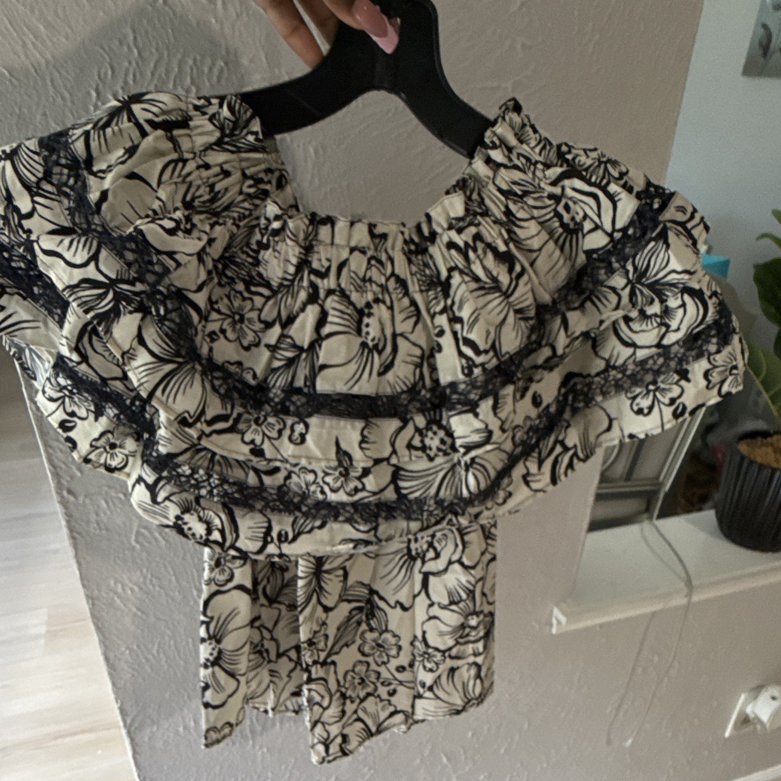 Mi Golondrina Maternity XS Off-Shoulder Floral Ruffle Lace Cotton Blouse