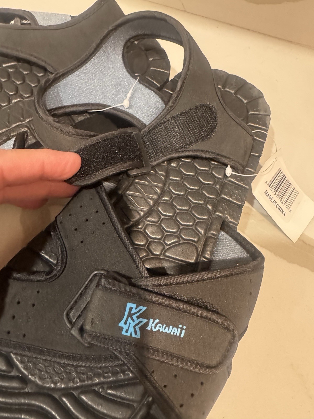 Kawaii Black sport sandals adjustable hook-and-loop straps Textured footbeds L