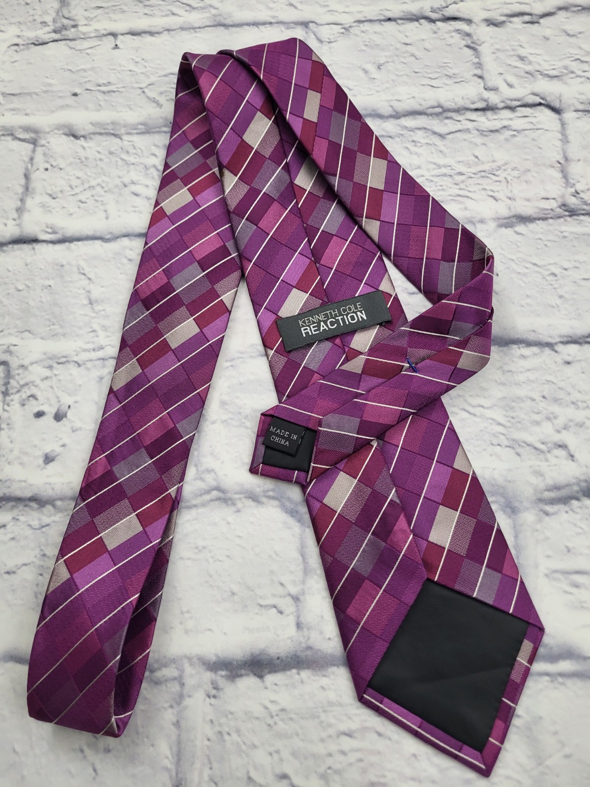 Kenneth Cole Reaction Silk Tie Purple Pink Gray Plaid Men Necktie 57 x 3.25*