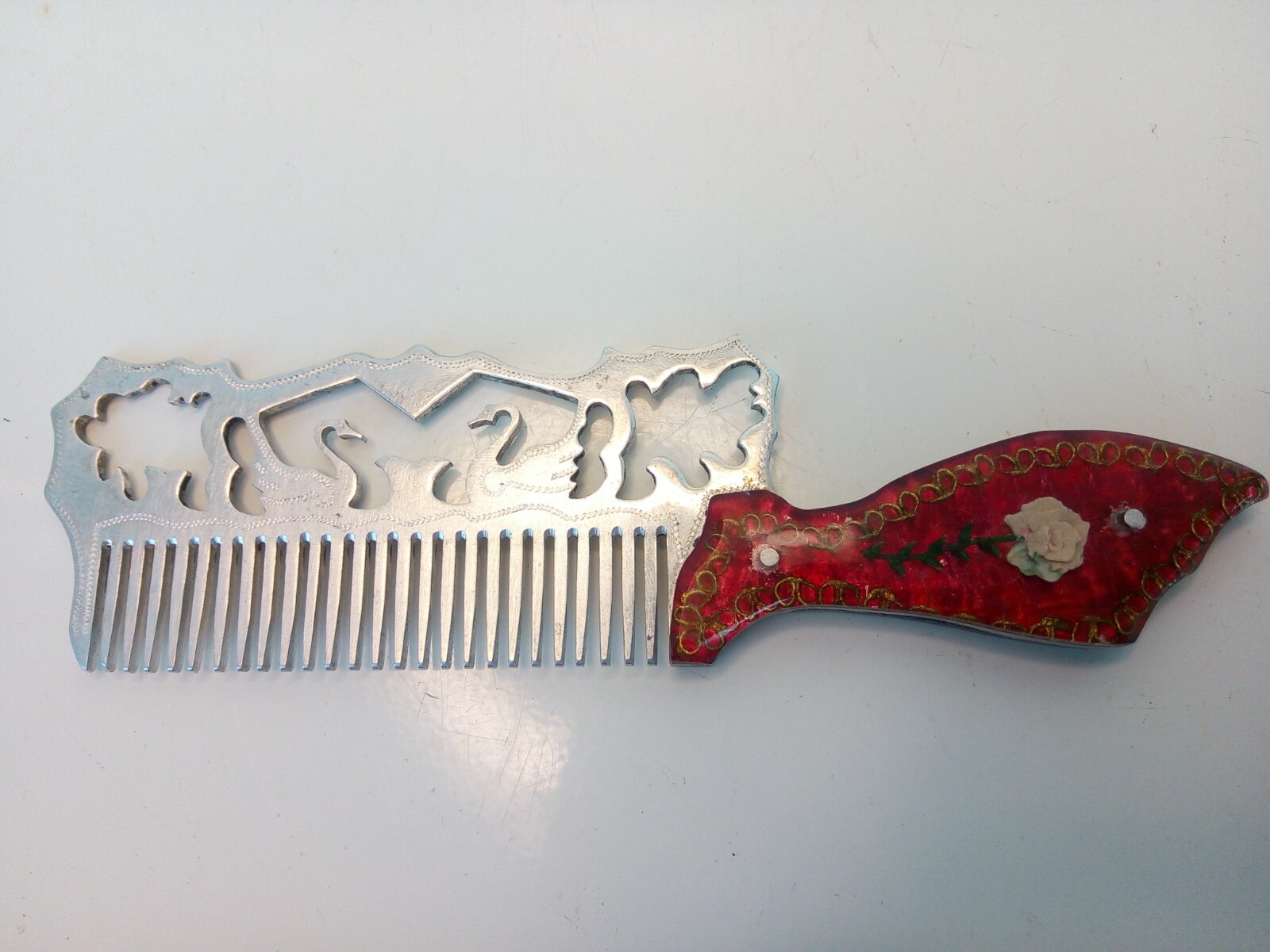 Handmade – Comb for hair – Antique. Aluminum – Plastic.