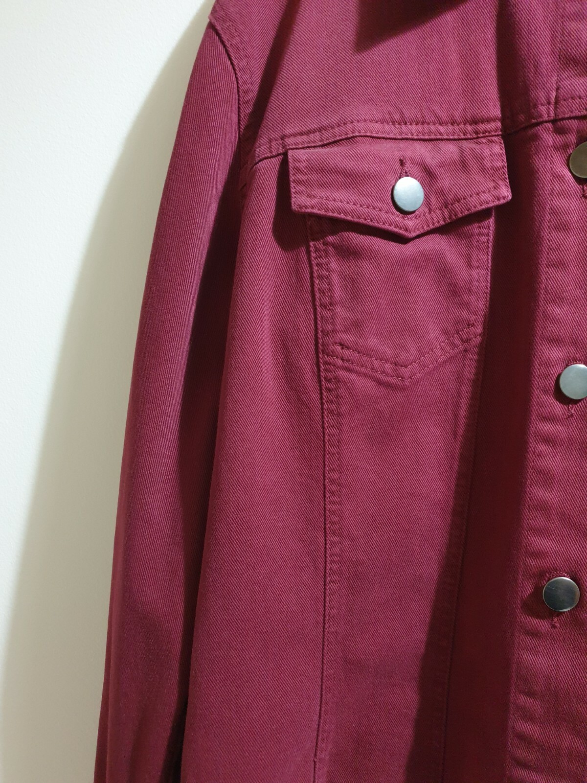 Maroon Denim jacket size 19 new without tags. 97% Cotton 3% Elastan