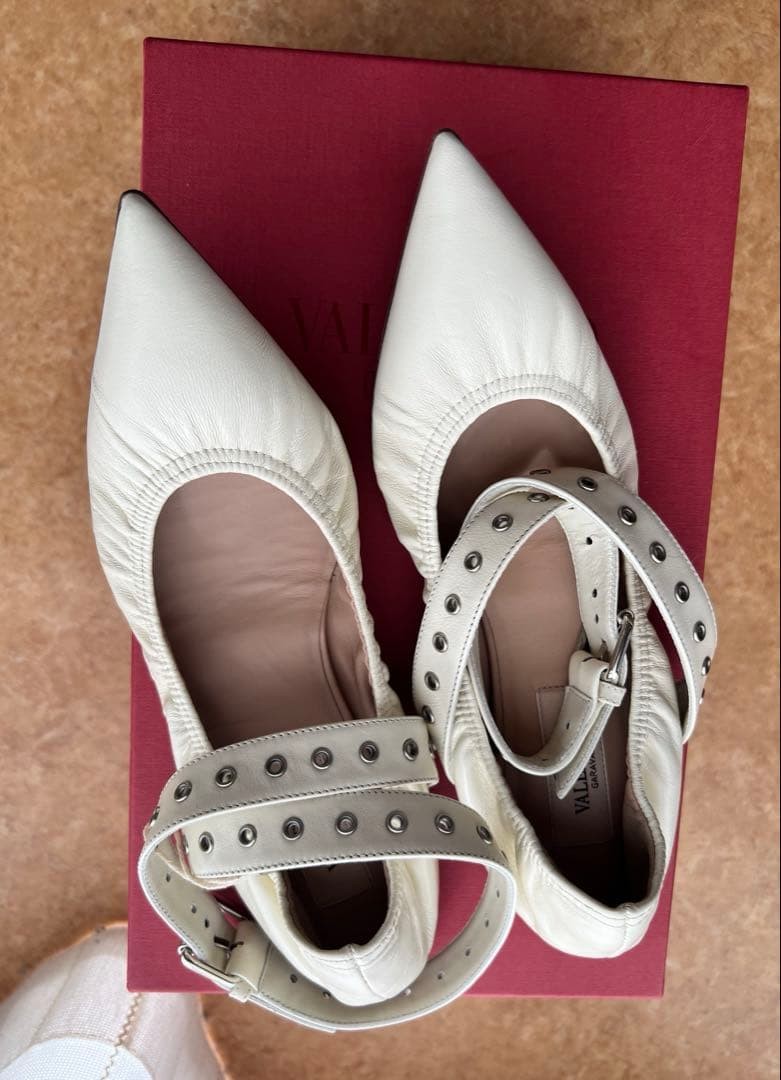 Valentino Garavani Love Latch Ballet Flats Ivory Leather 35EU 22.5cm New/Unused
