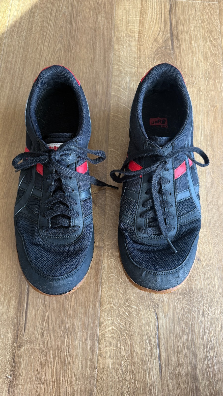 Asics Onitsuka Tiger Black Red HQ21 Shoes Size 11 Good Condition Has Wear