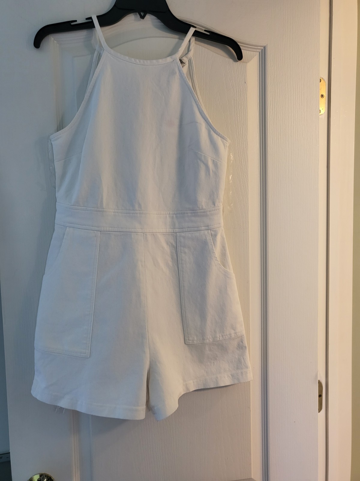 Women’s White Solid Halter Neck Sleeveless Romper One-Piece w/ Pockets
