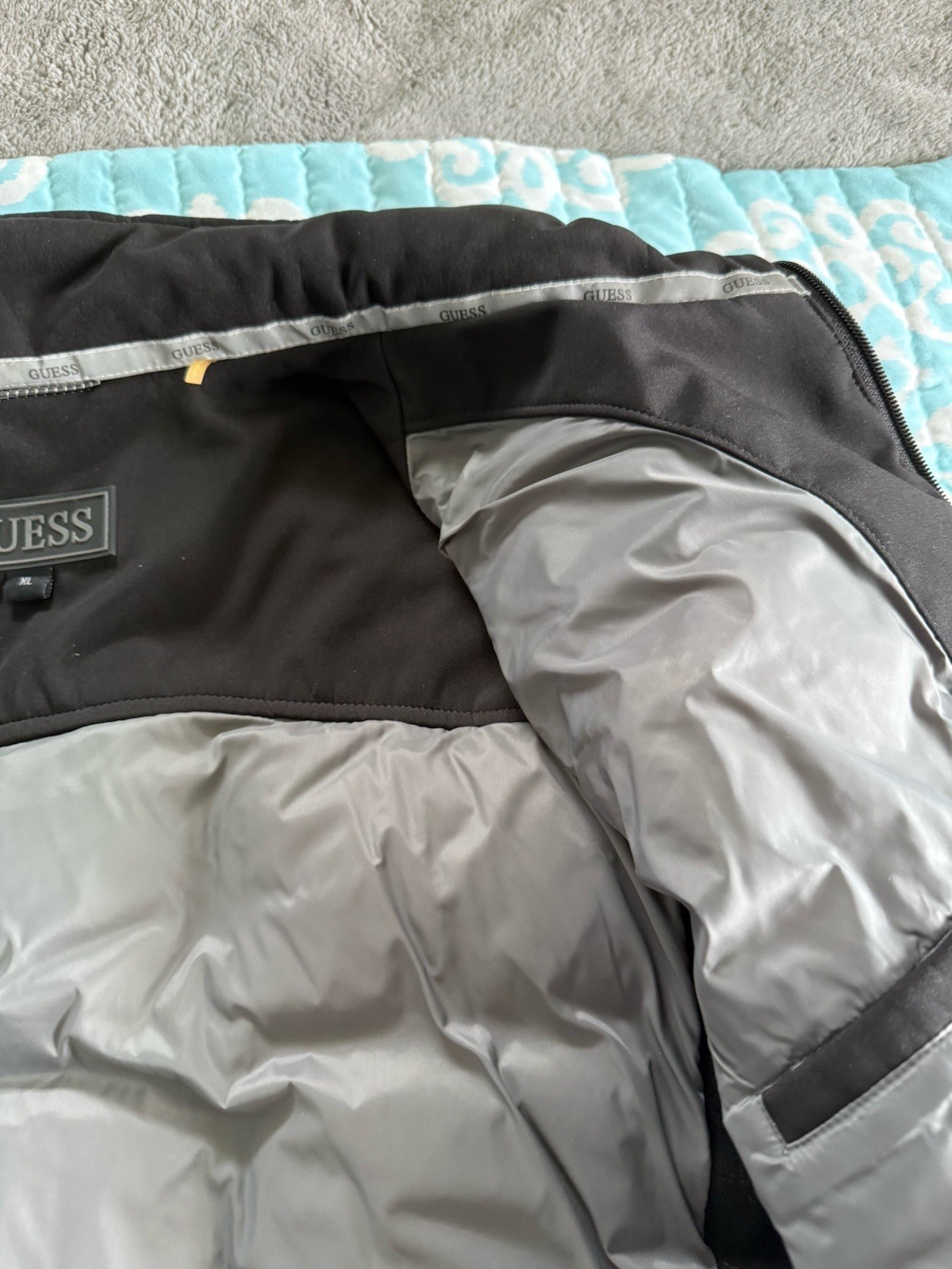 GUESS Puffer Jacket Black Quilted Zipper Logo Band Collar Lightweight Size XL