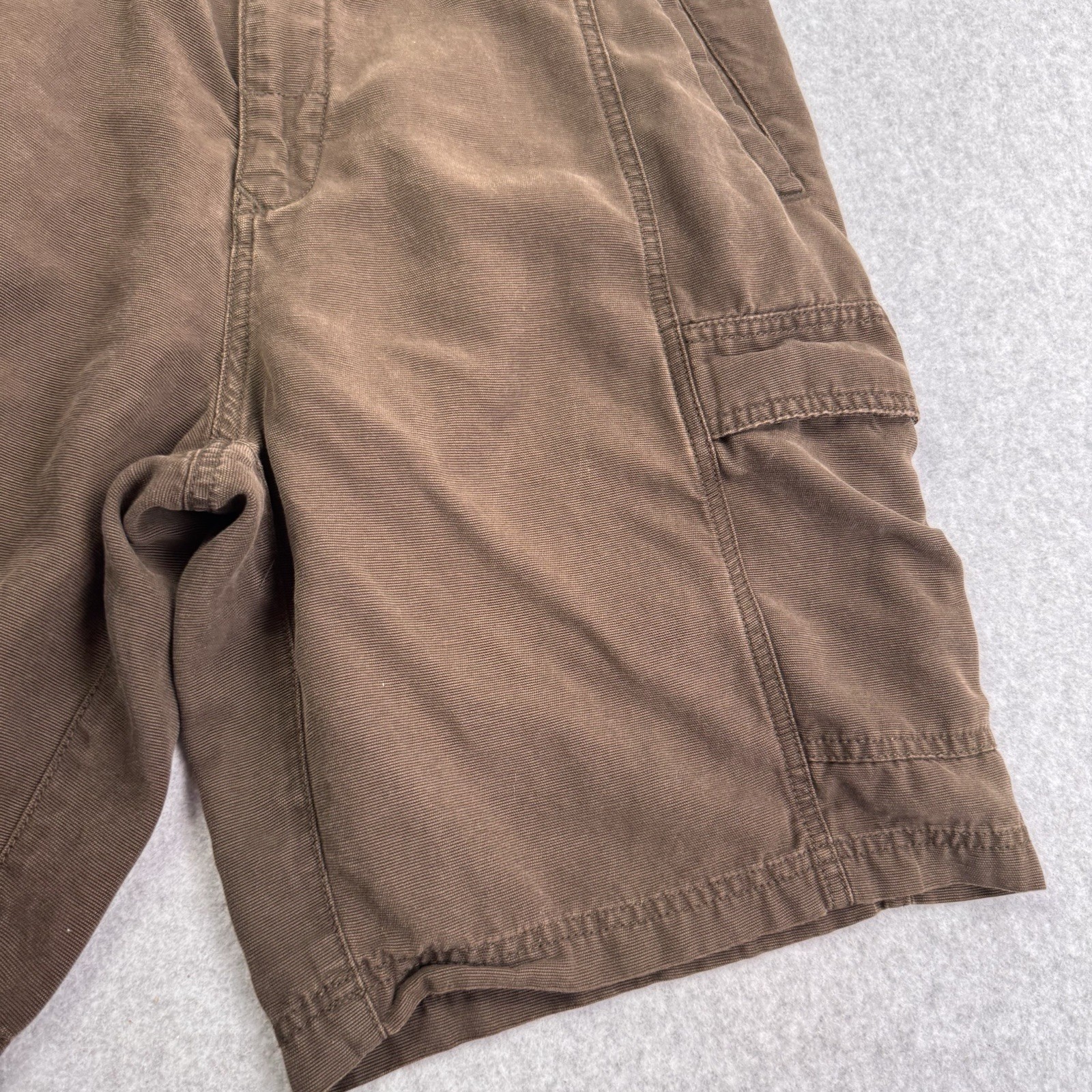 Tommy Bahama Shorts Men 33 Brown Cargo Relax Cotton Casual Travel Beach Vacation