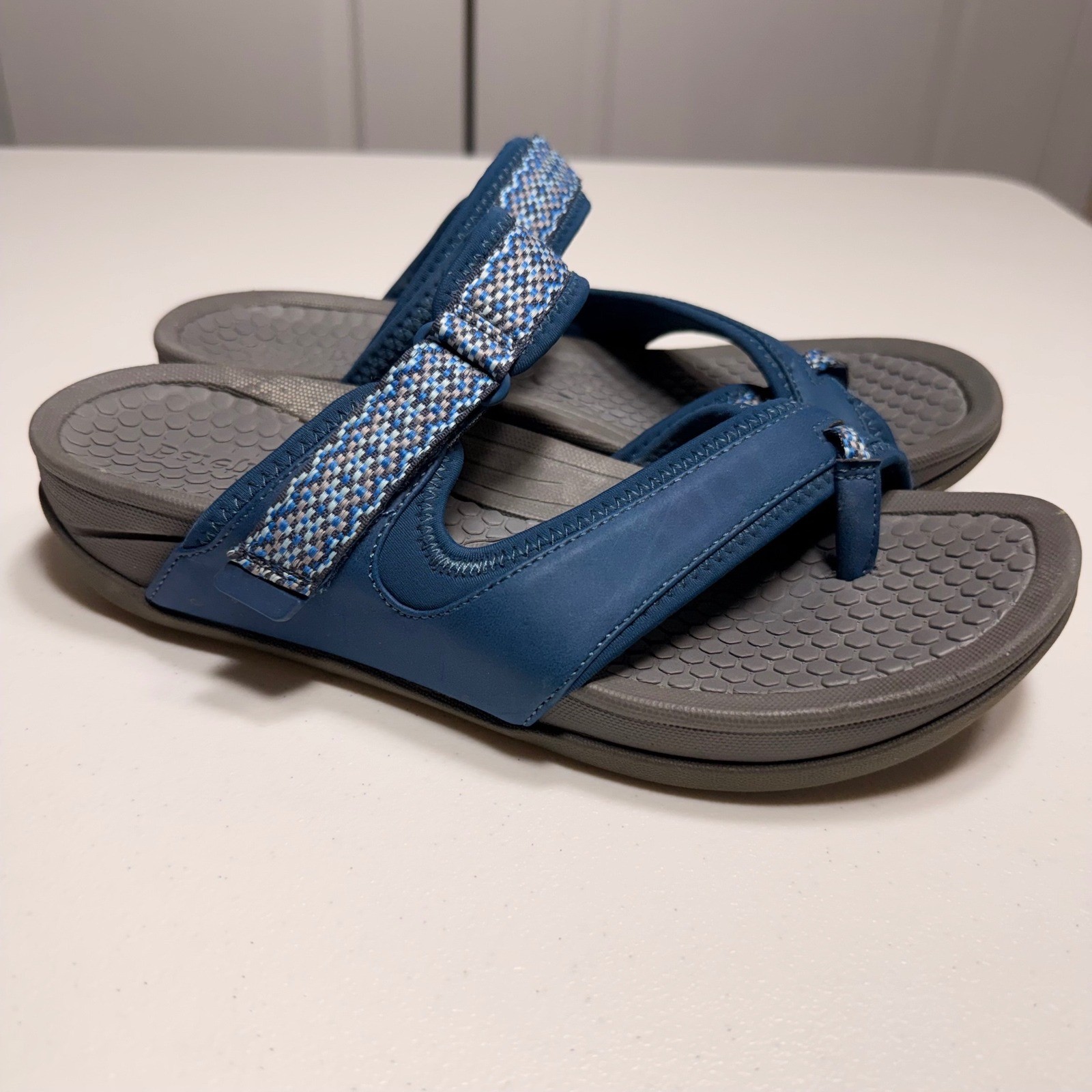 Baretraps Denni Blue Sporty Comfort Walking Sandals Adjustable Straps Size 8.5M