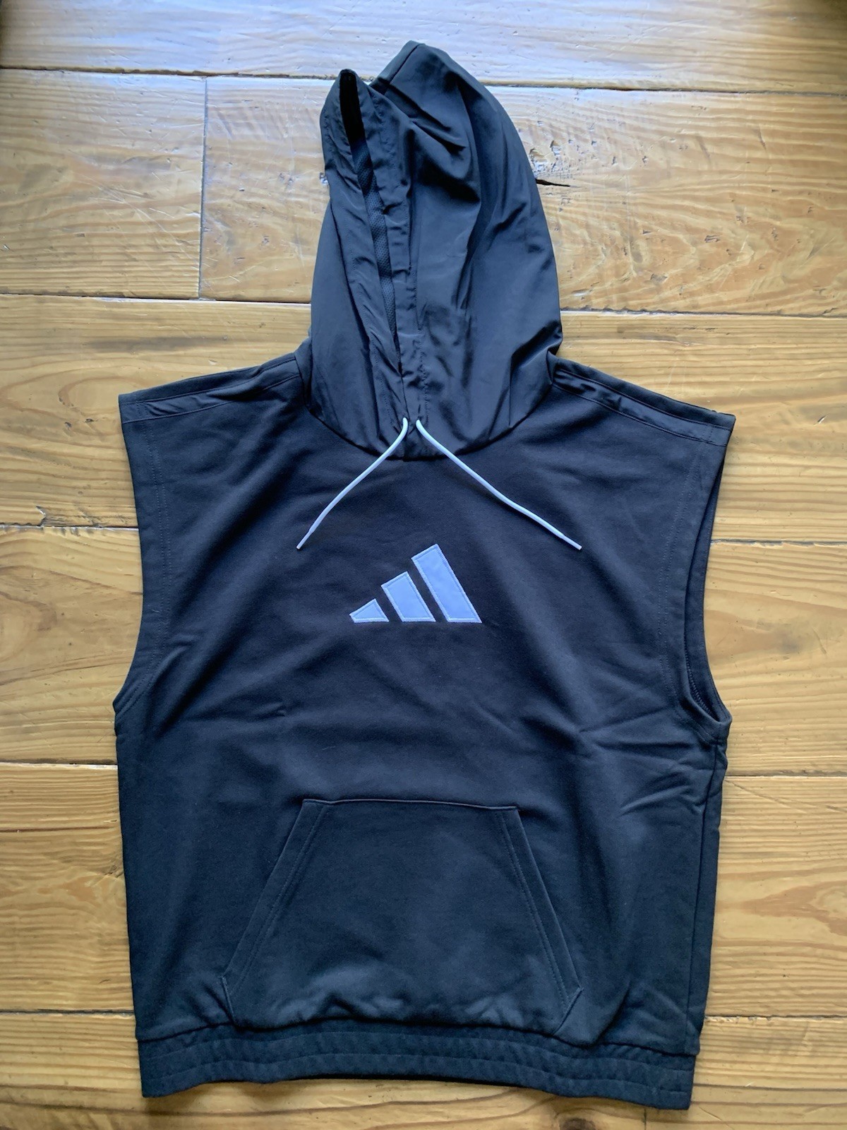 BRAND NEW Adidas Men’s Sleeveless Hoodie Hoody HF4192 in BLACK in a SIZE LARGE