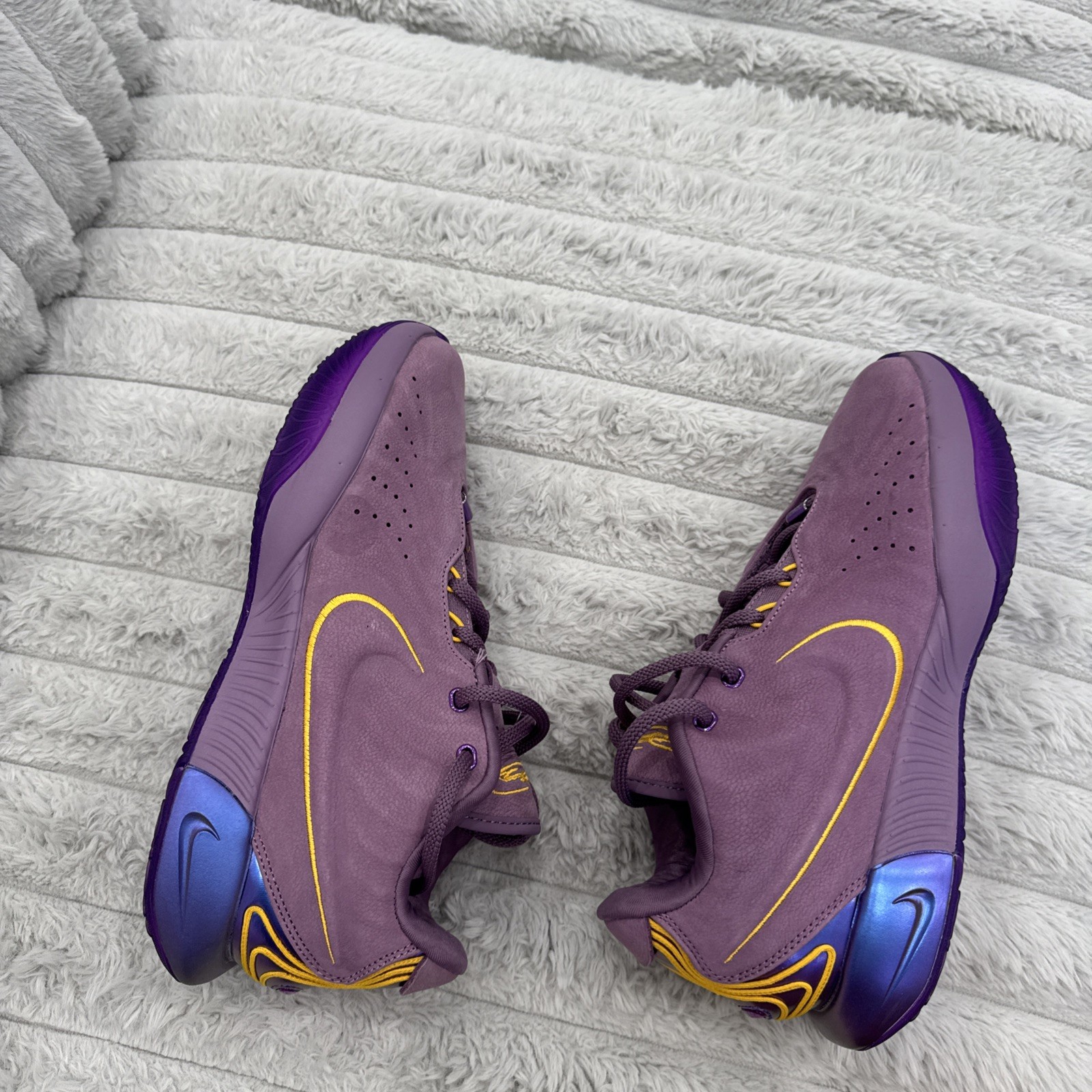 Nike LeBron 21 Mens Size 10 Purple Gold Athletic Basketball Shoes Sneakers