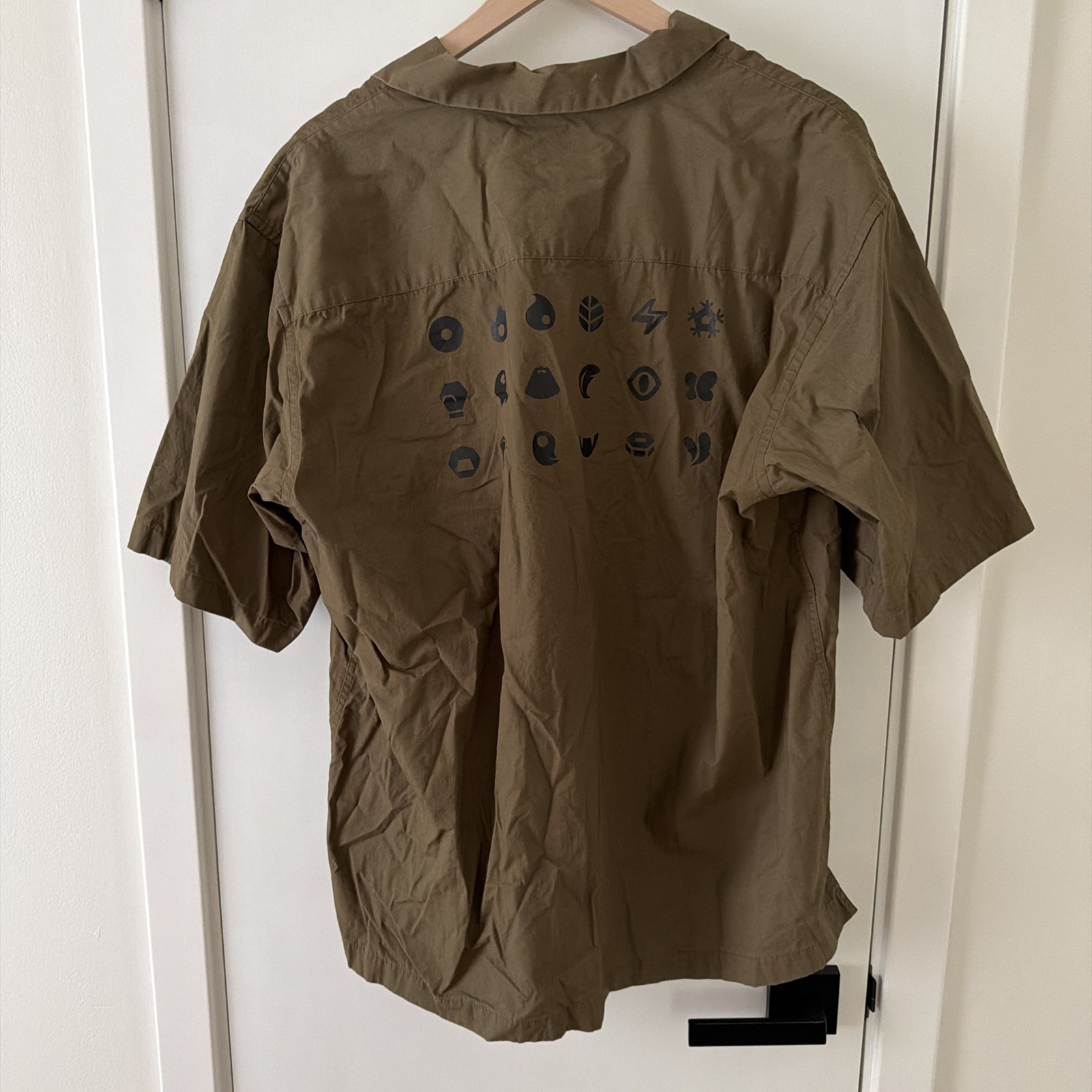Pokemon x GU Short Sleeve Shirt Poke Ball men’s XL Dark Green Japan Exclusive