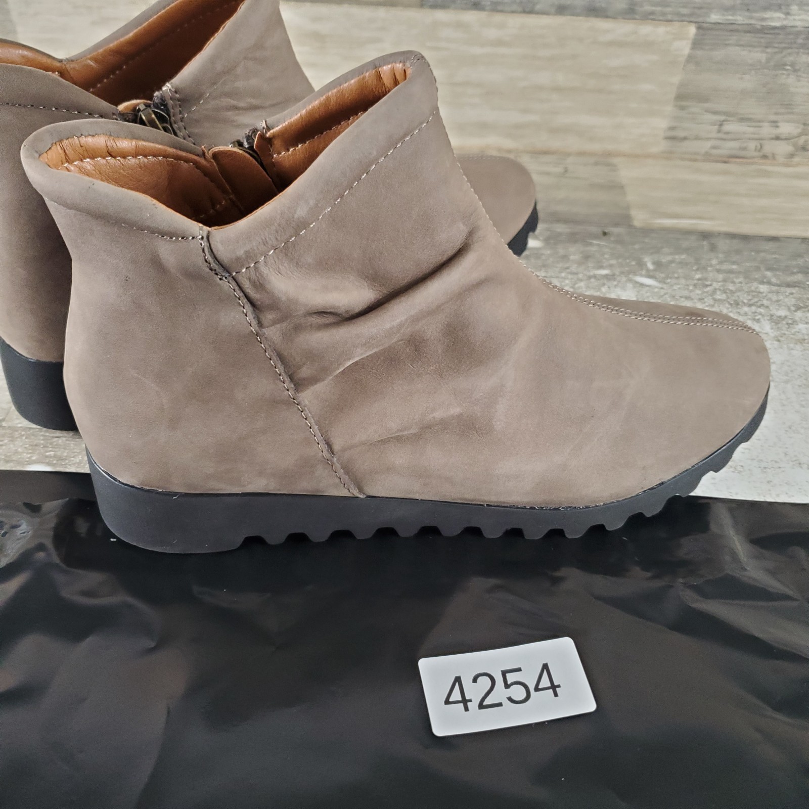 Aetrex Zoey Womens Booties Sz 7 Dark Taupe Leather Side Zip Round Toe Ankle Boot