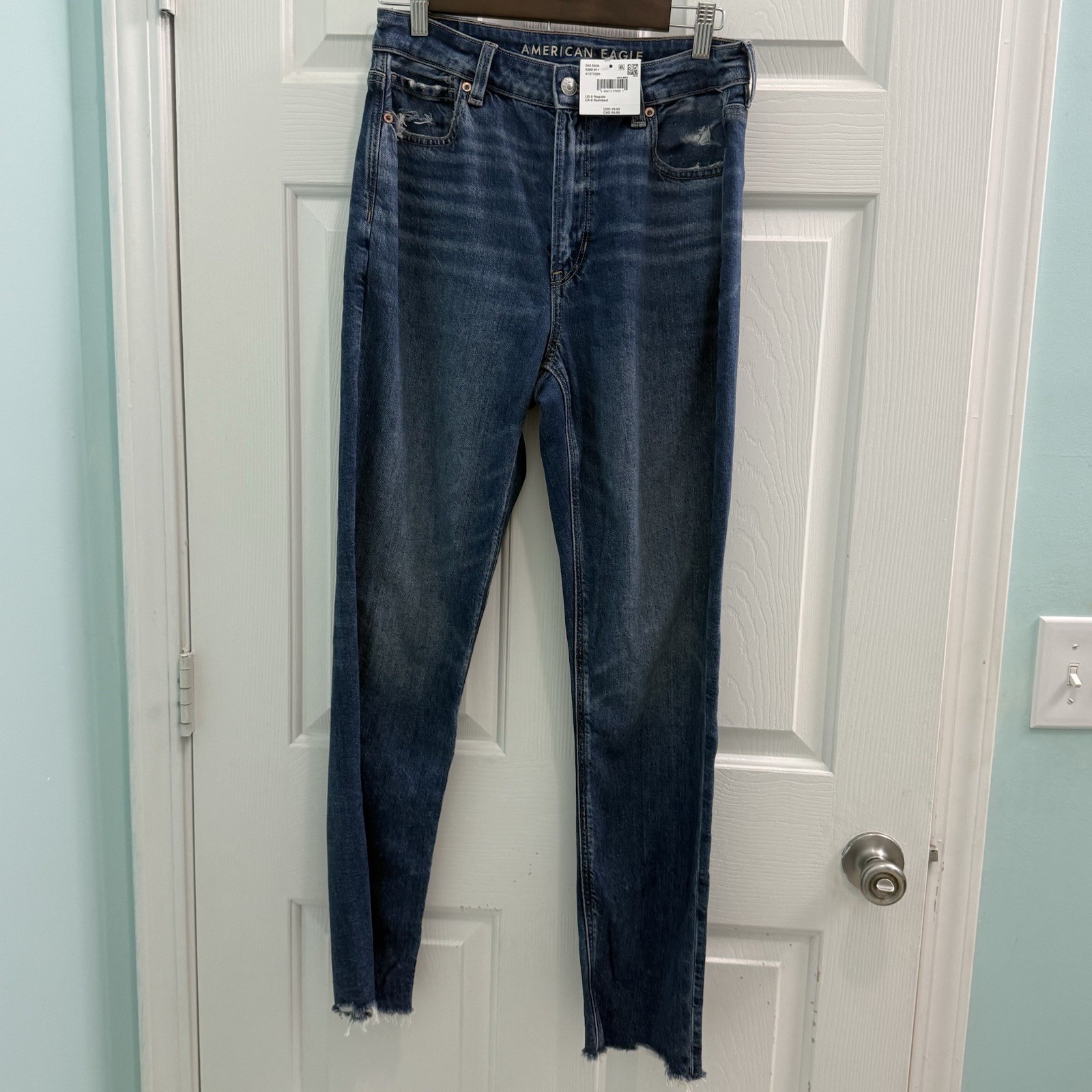 NEW American Eagle Women’s Size 6 Regular Strigid Mom Jeans Blue Denim