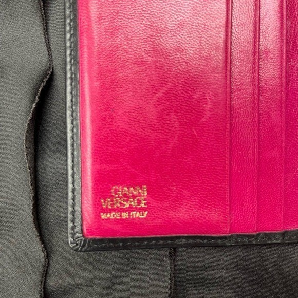 Gianni Versace Vintage La Medusa Black Pink Leather Bi-Fold Wallet Cardholder